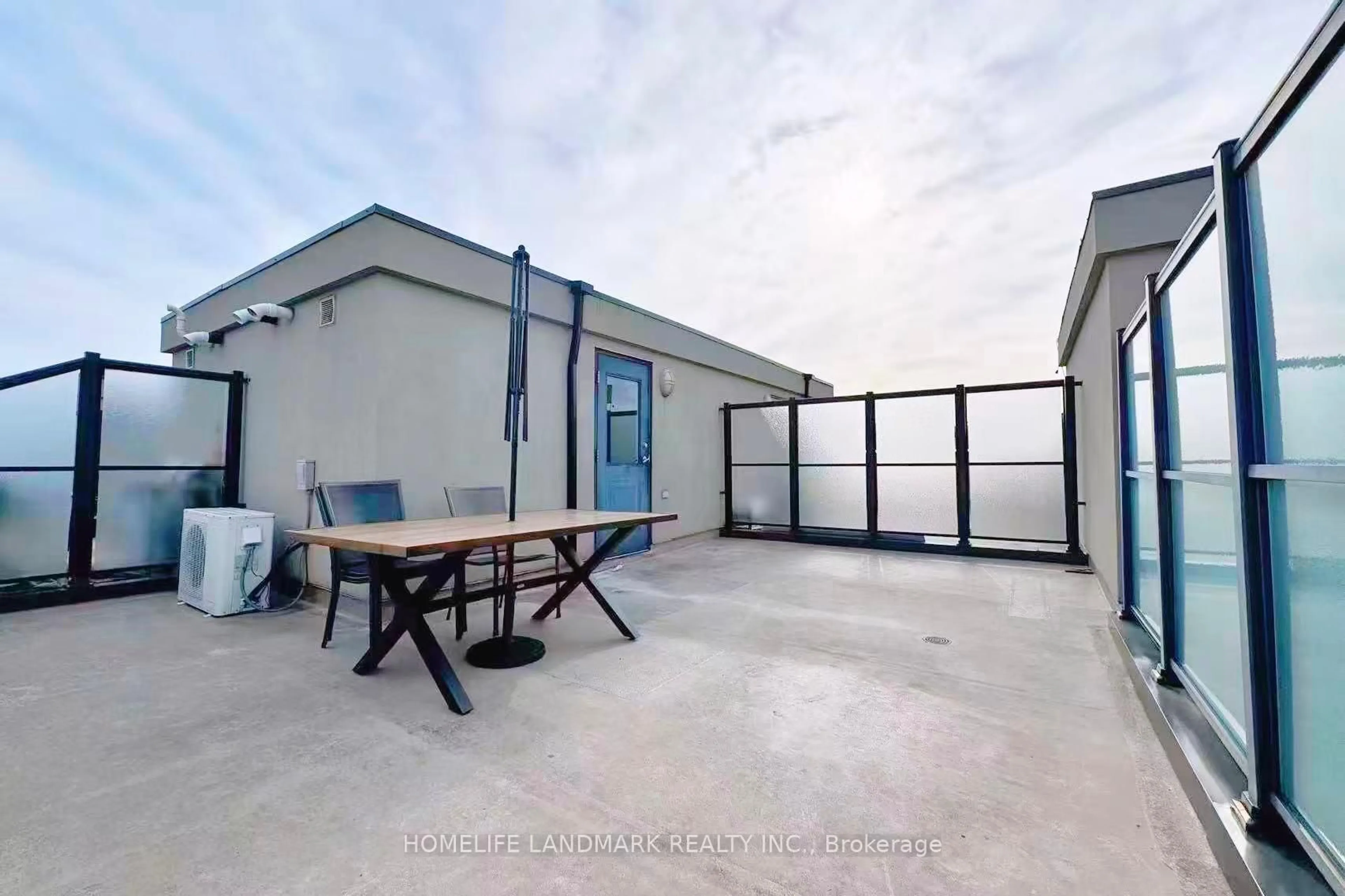 Patio, unknown for 320 John St #215, Markham Ontario L3T 0B1