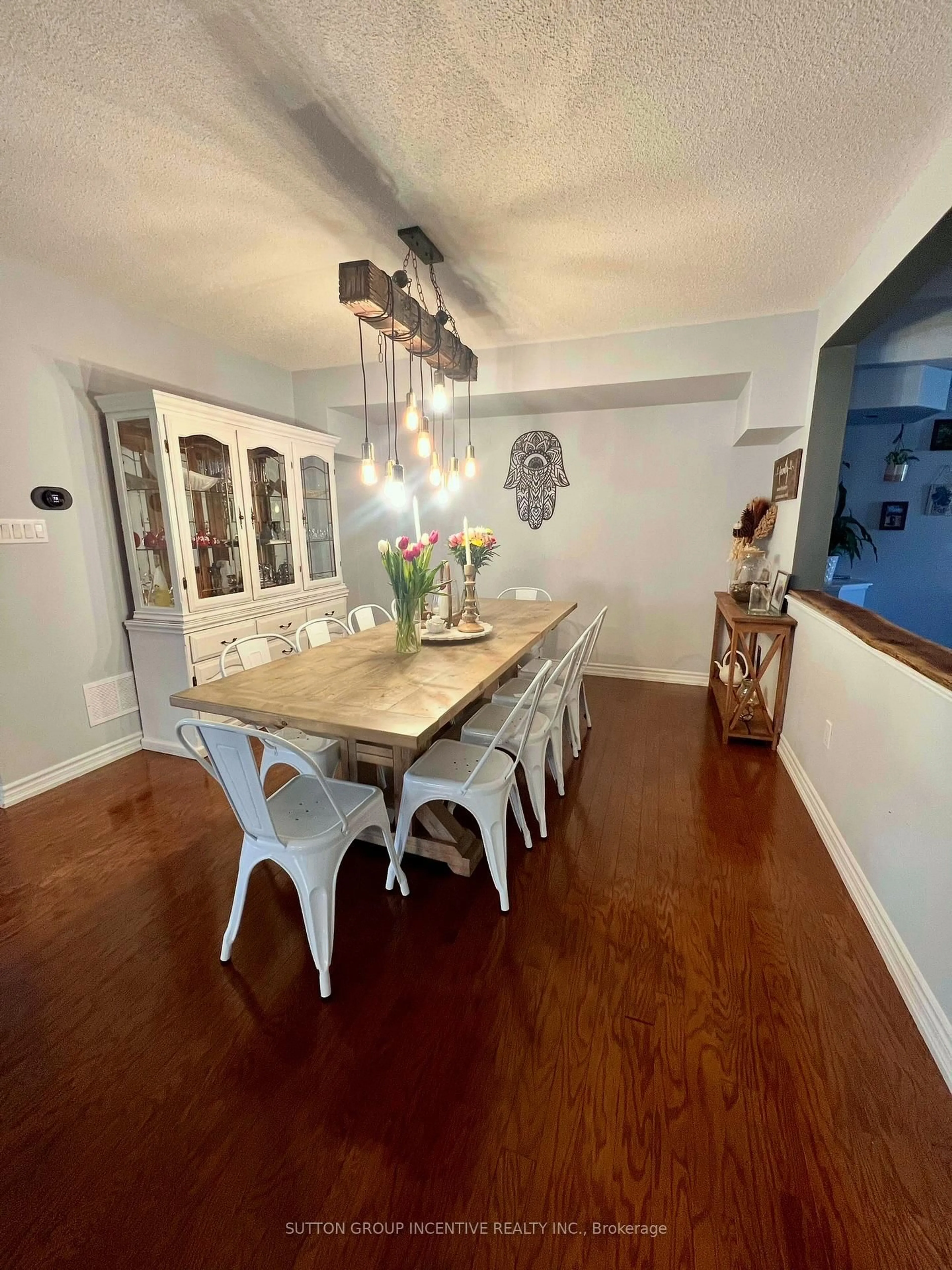 Dining room, unknown for 1411 Sheldon St, Innisfil Ontario L9S 0H7