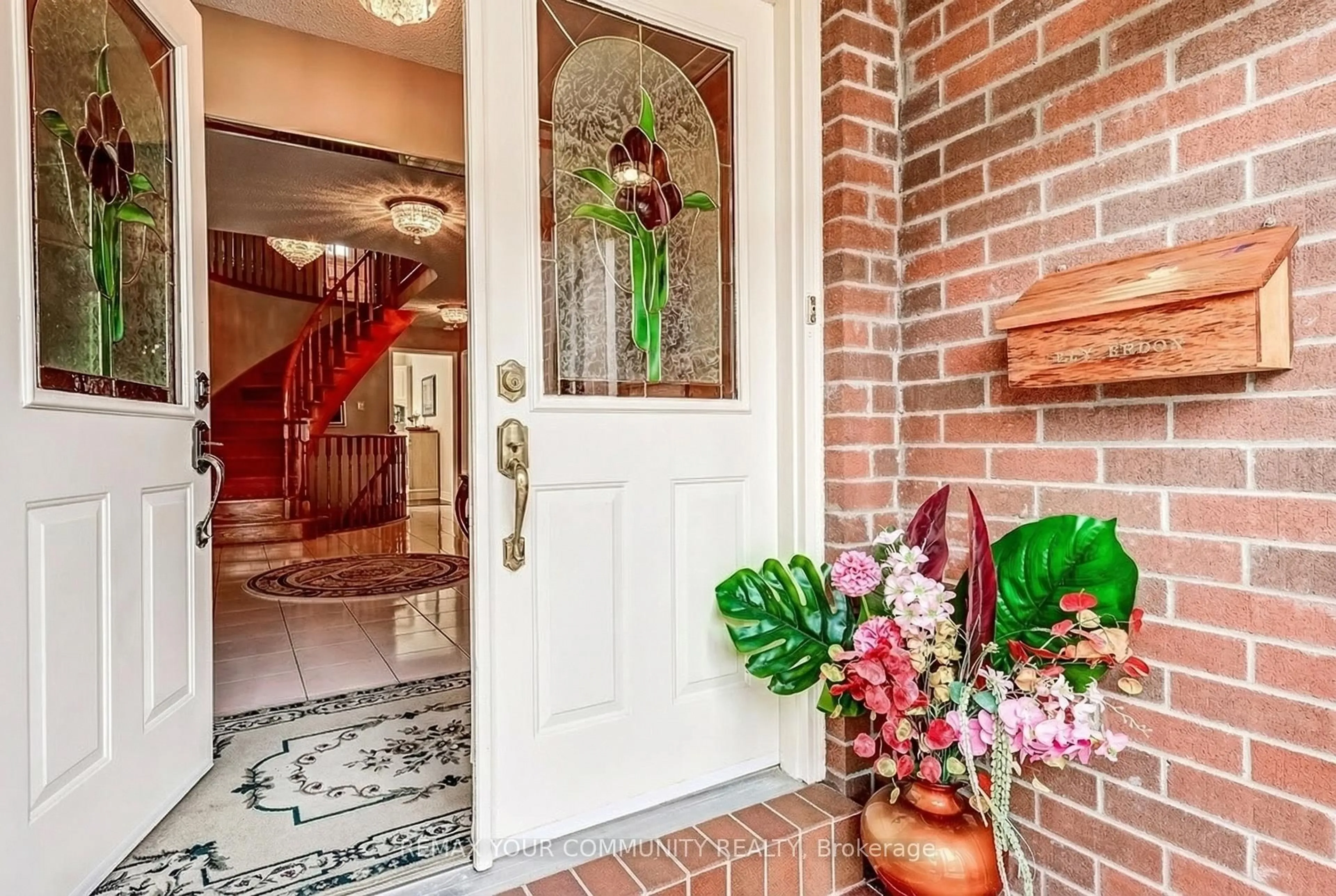 Indoor entryway for 139 Larkin Ave, Markham Ontario L3P 4Y4