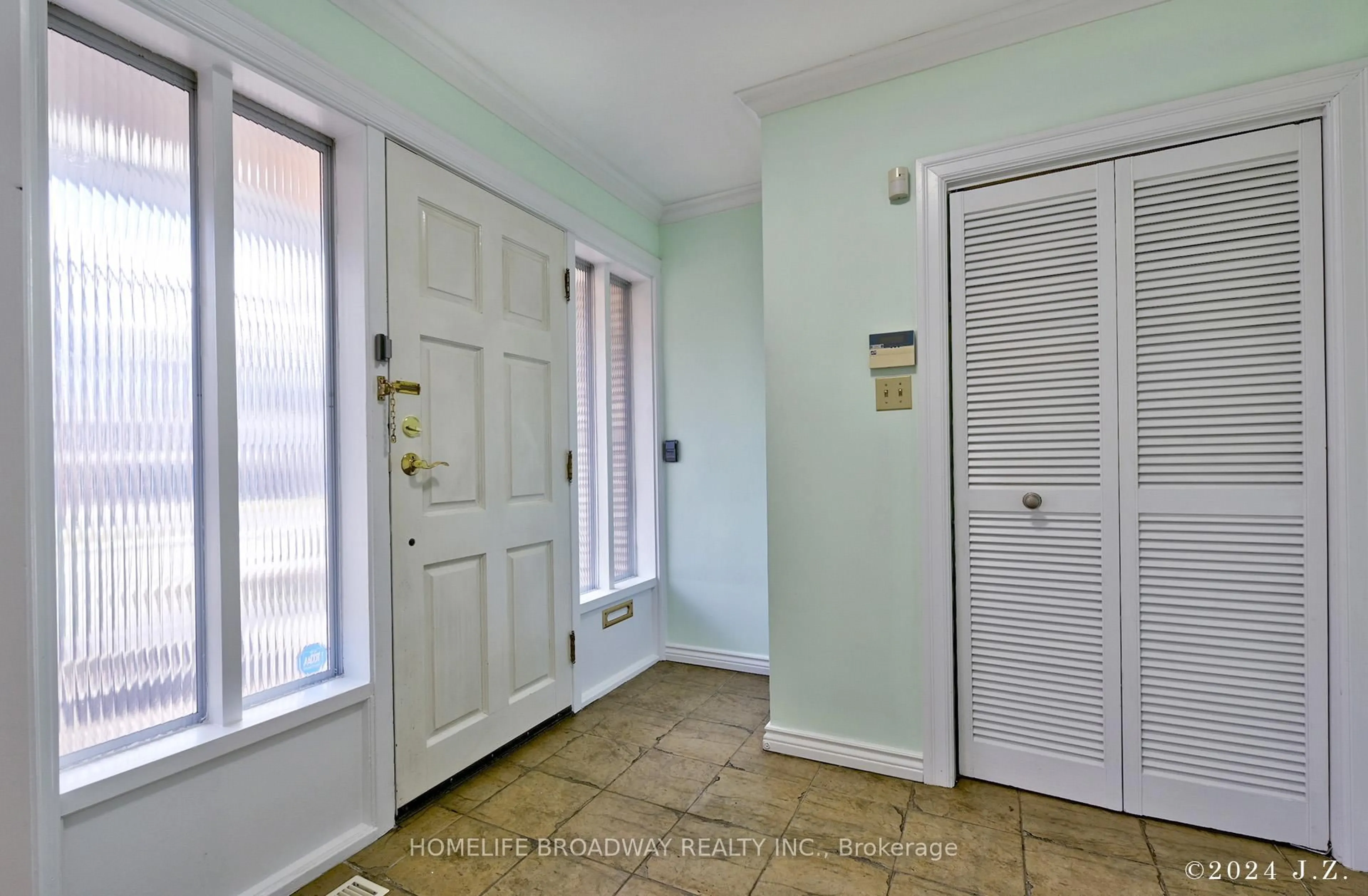 Indoor entryway for 42 Sciberras Rd, Markham Ontario L3R 2J3