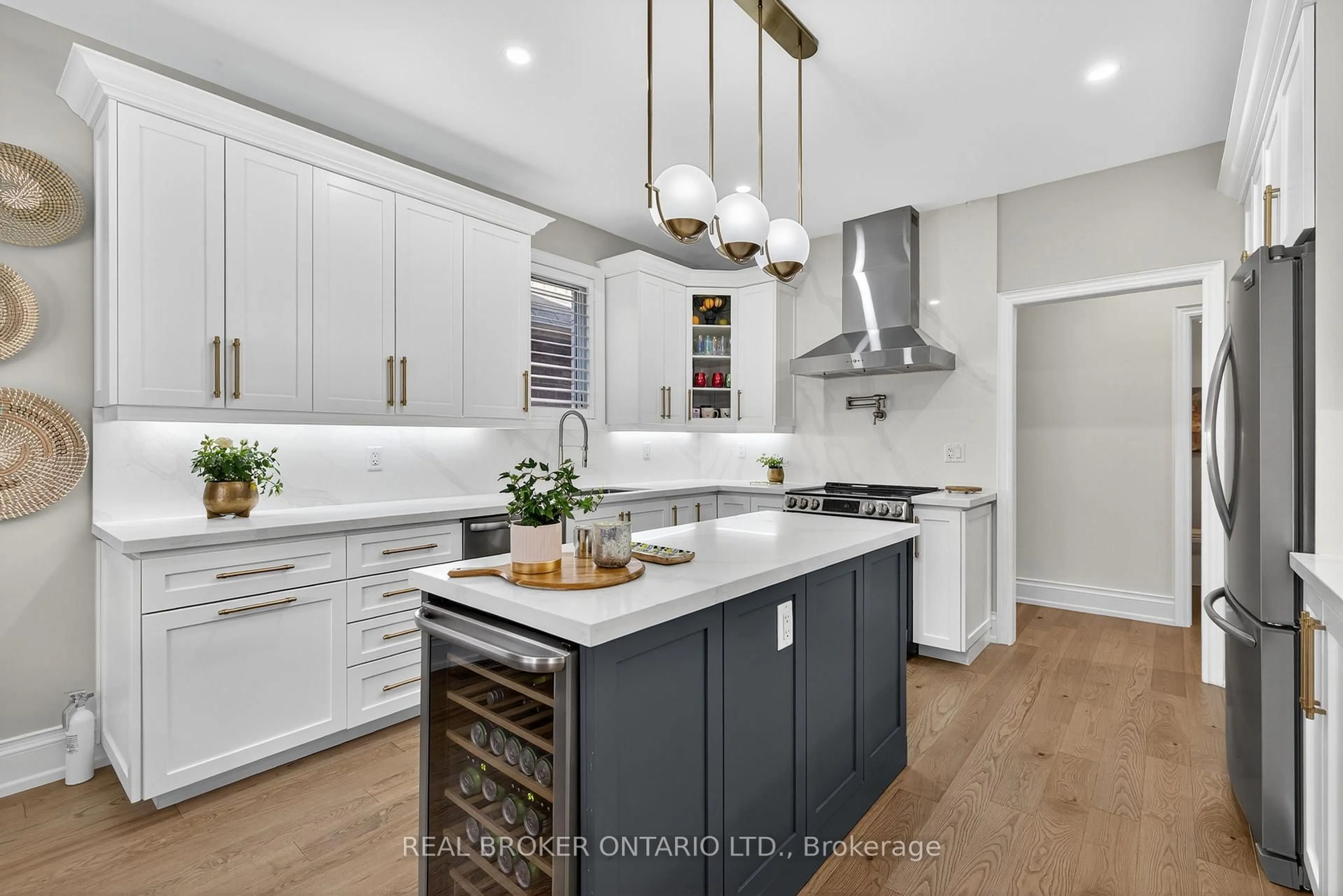 Open concept kitchen, unknown for 20 Don Rose Blvd, East Gwillimbury Ontario L0G 1M0