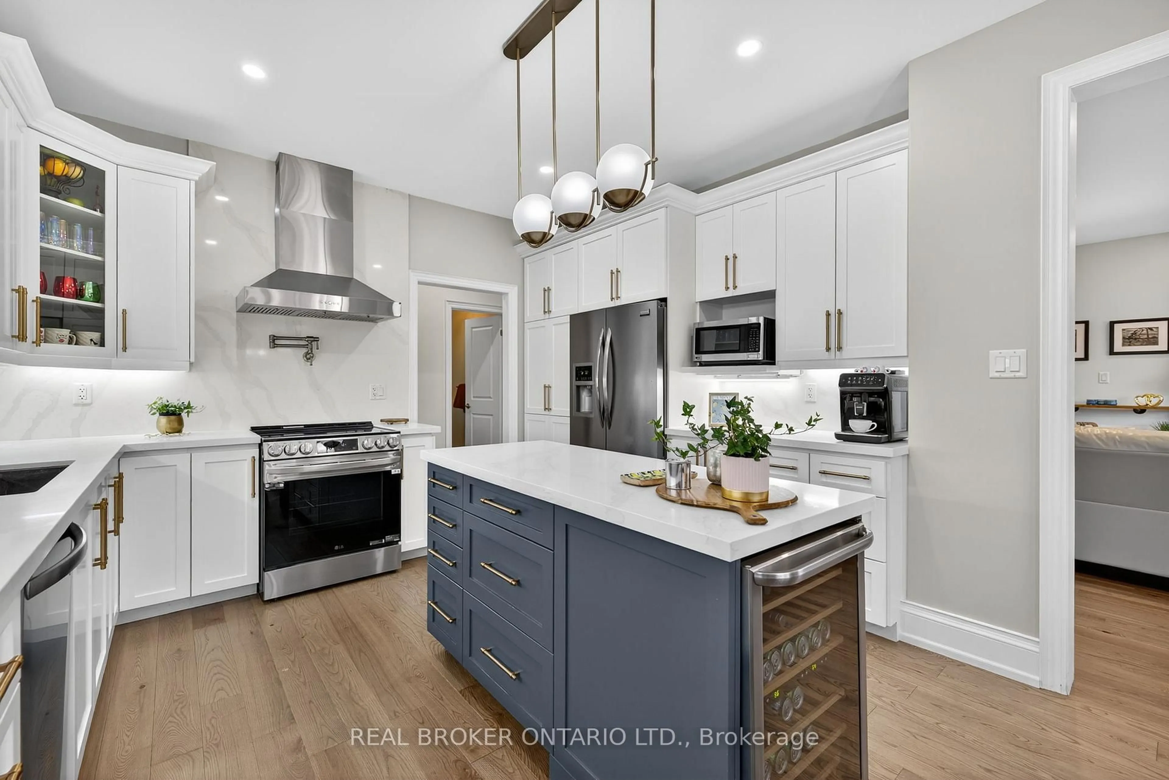 Open concept kitchen, unknown for 20 Don Rose Blvd, East Gwillimbury Ontario L0G 1M0