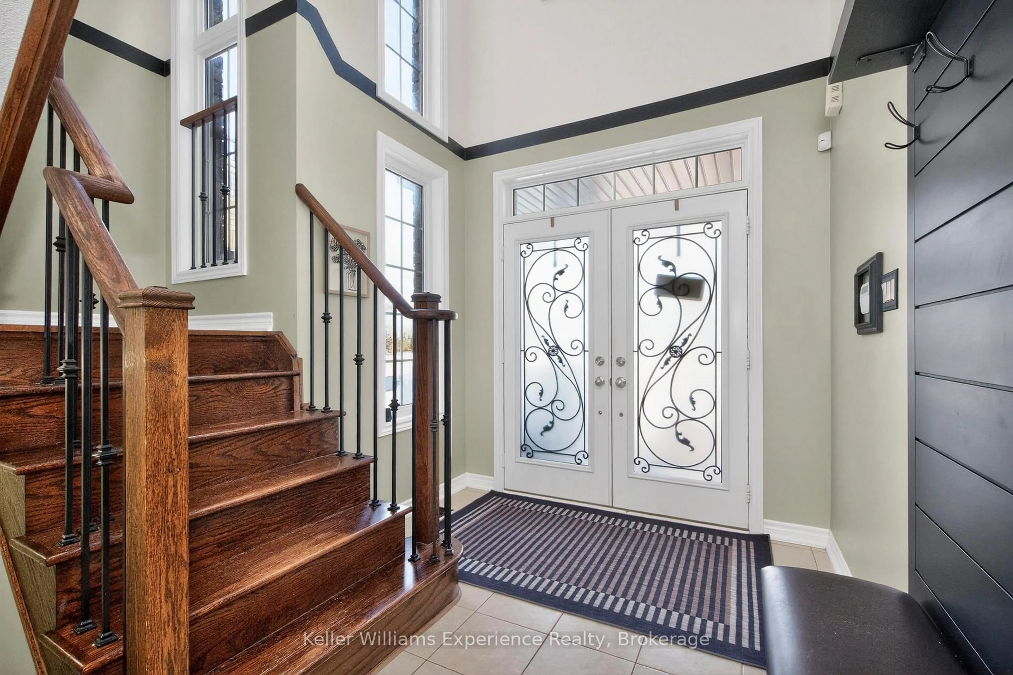 Indoor entryway for 2090 Webster Blvd, Innisfil Ontario L9S 0J2