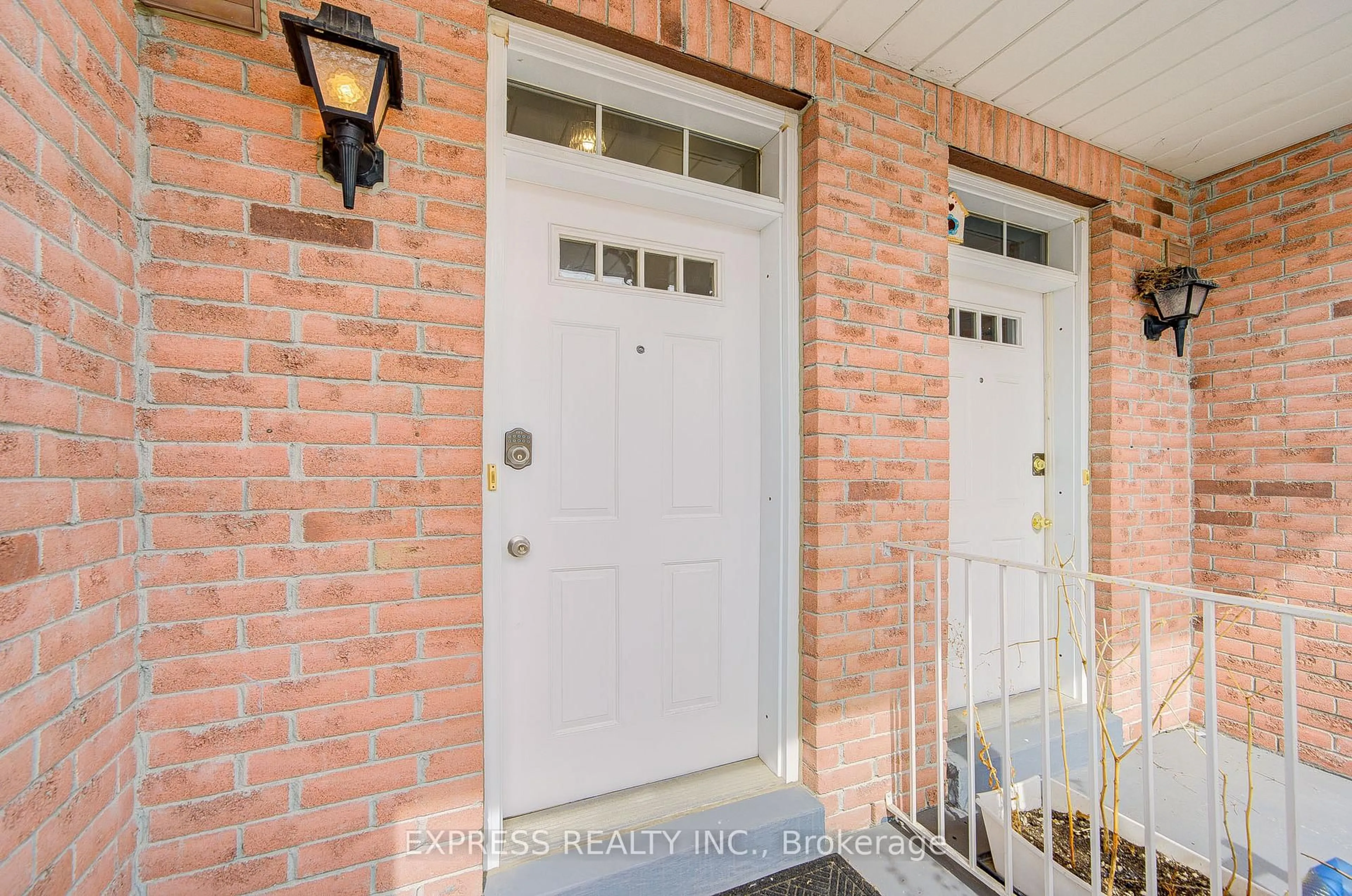 Indoor entryway for 42 Charlotte Angliss Rd, Markham Ontario L3P 7W6