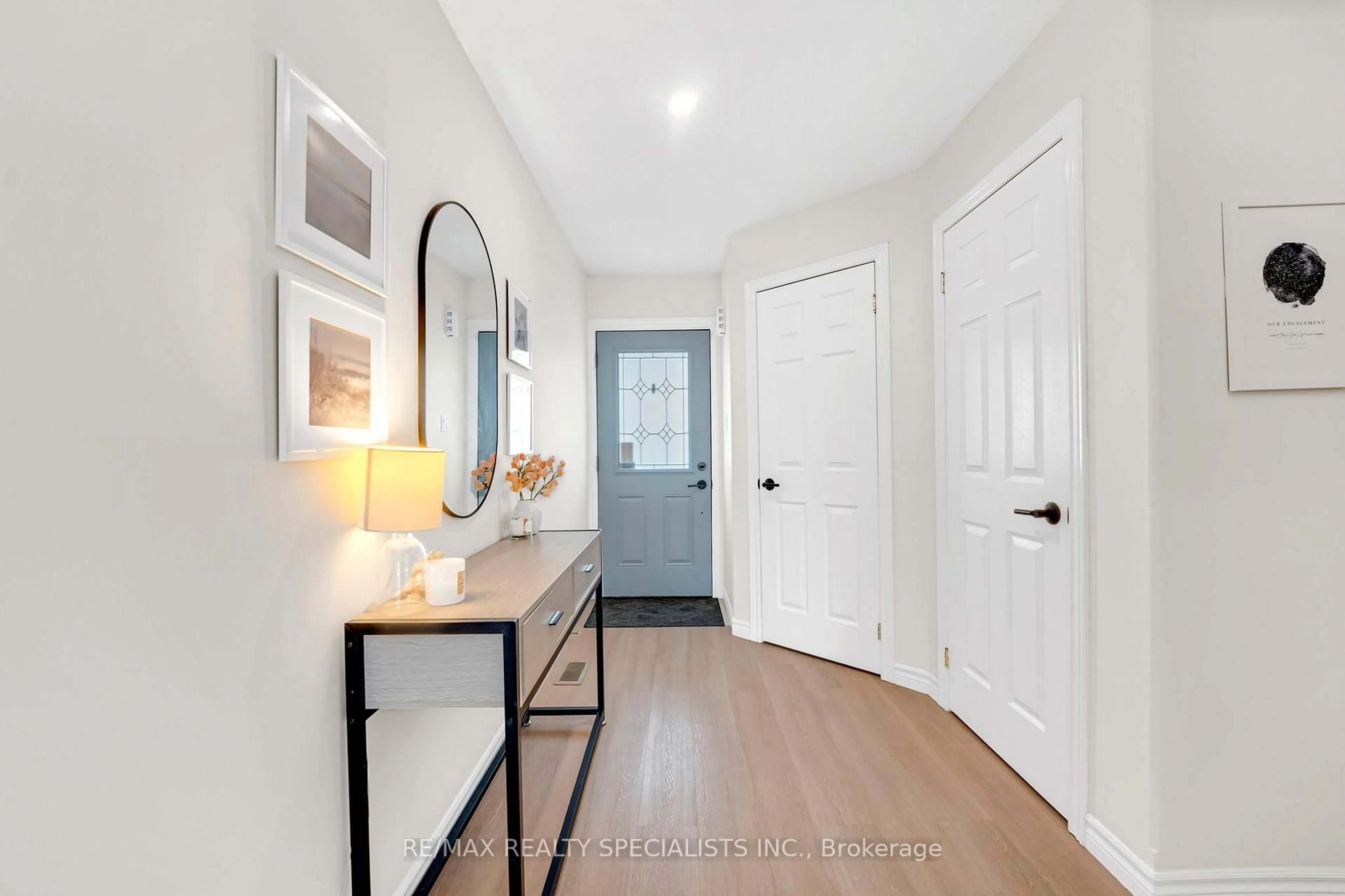 Indoor entryway for 21 Stevenson St, Essa Ontario L0M 1B6