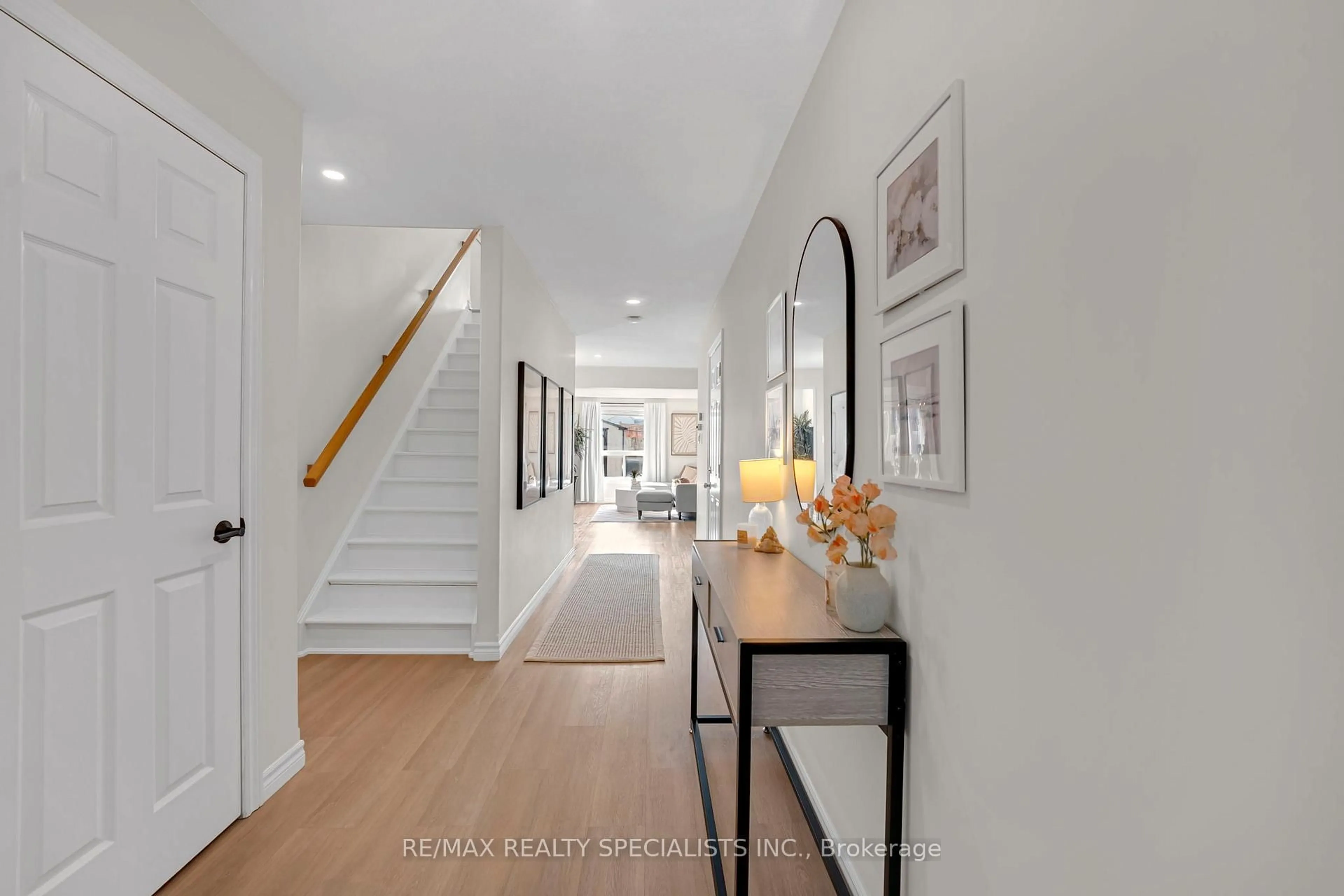 Indoor entryway for 21 Stevenson St, Essa Ontario L0M 1B6