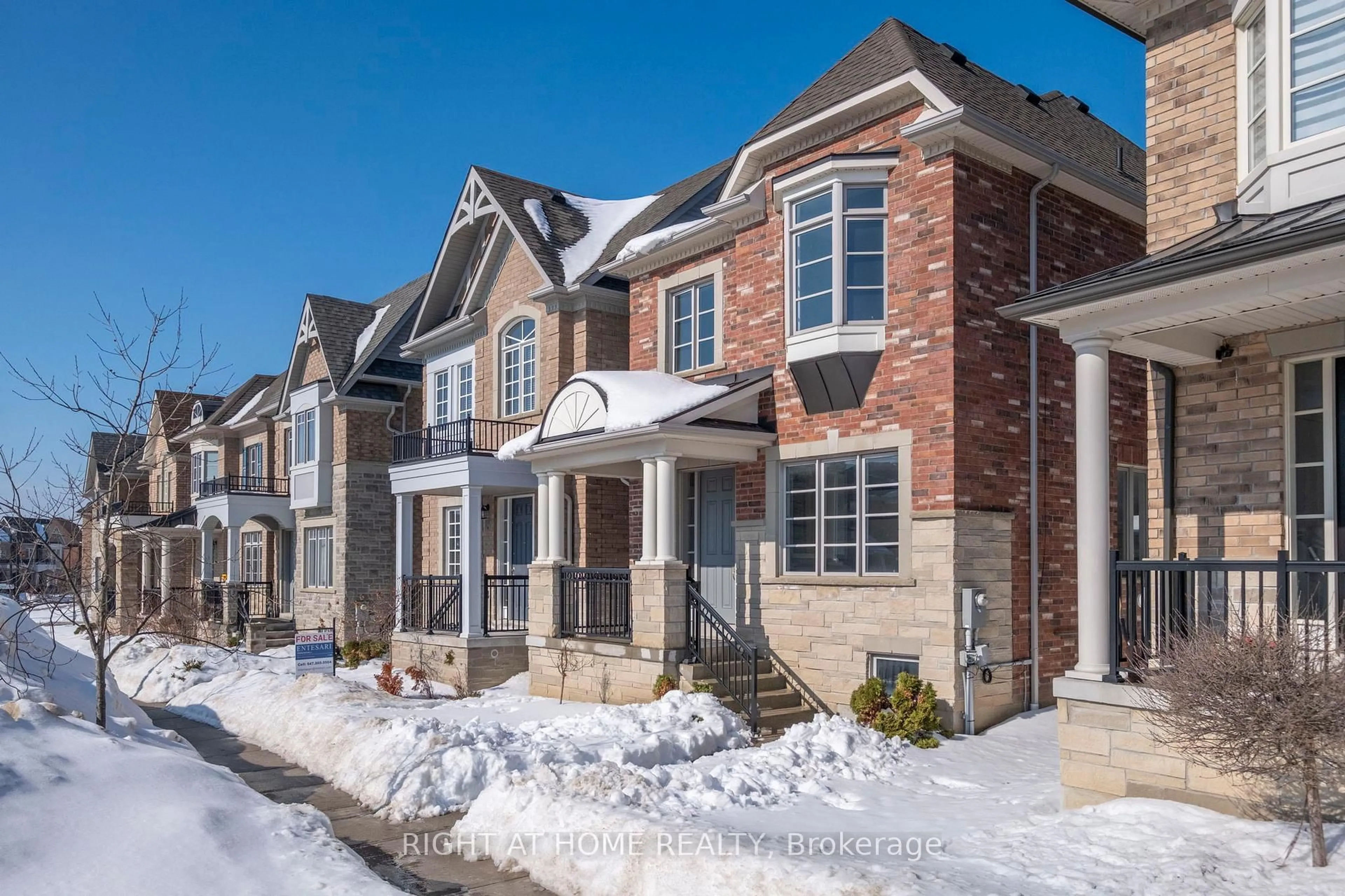 Home with brick exterior material, street for 200 Paradelle Dr, Richmond Hill Ontario L4E 1B8