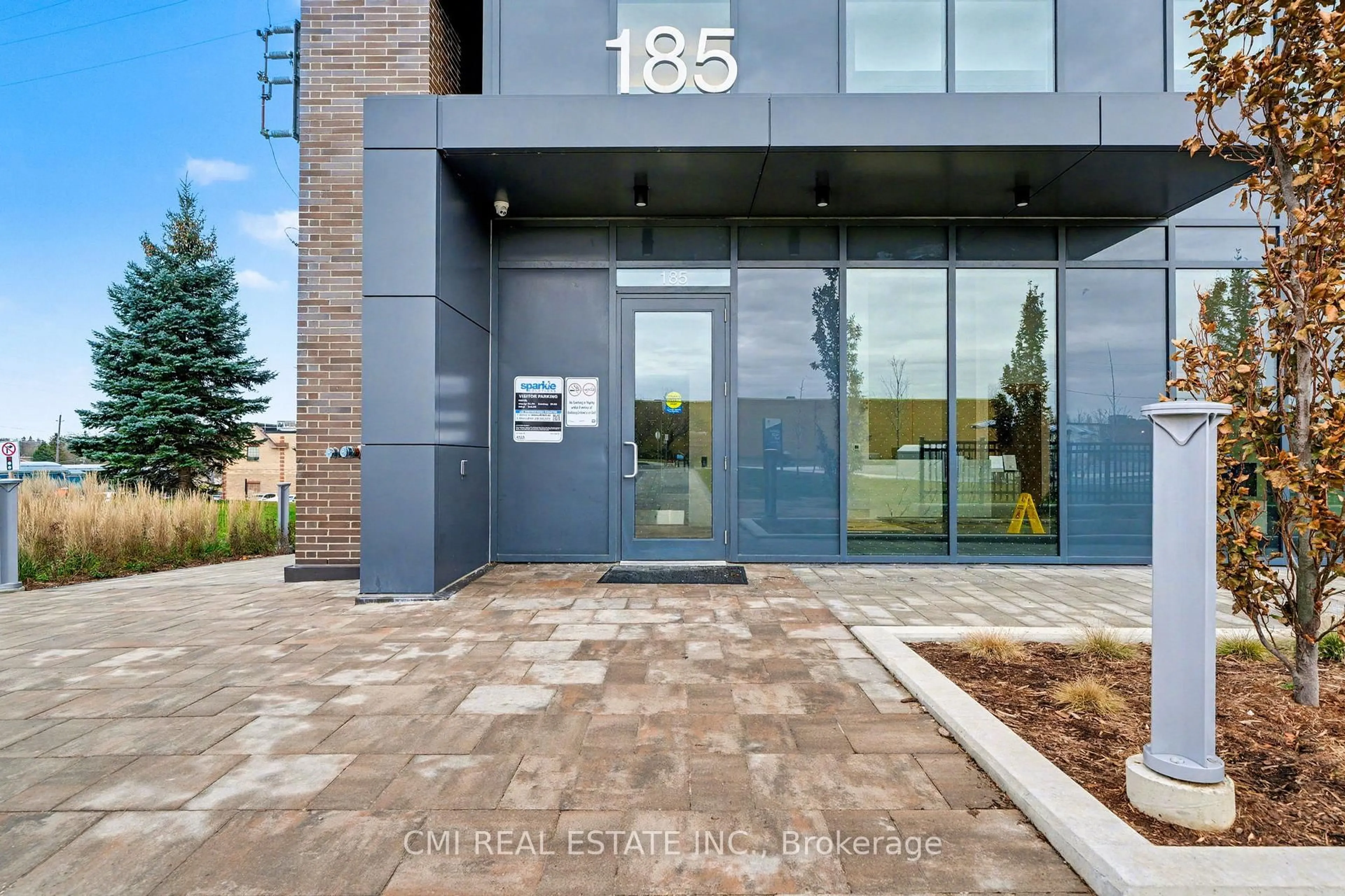 Unknown for 185 Deerfield Rd #311, Newmarket Ontario L3Y 0G7