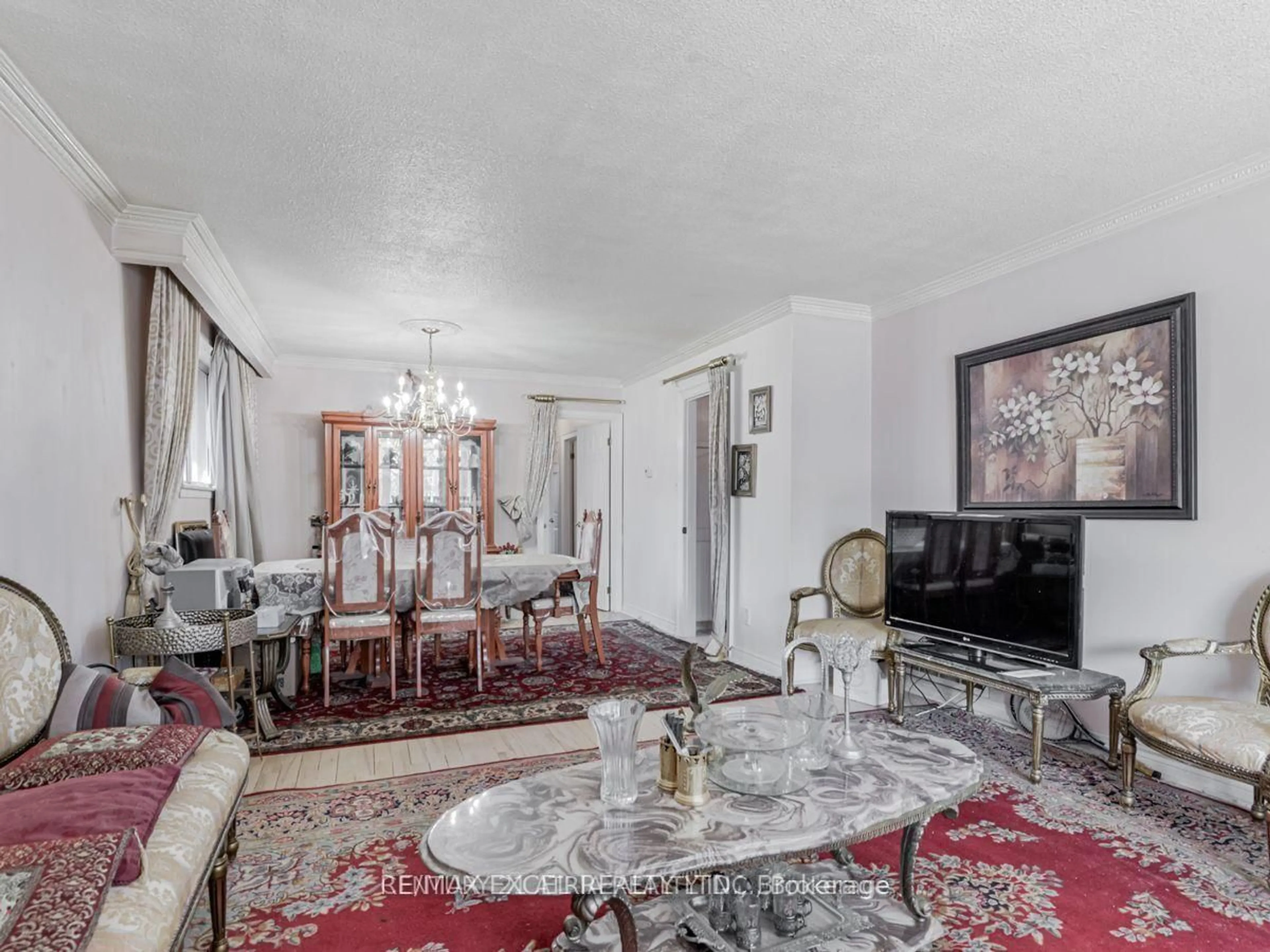 Living room with furniture, unknown for 387 Crosby Ave, Richmond Hill Ontario L4C 2R8