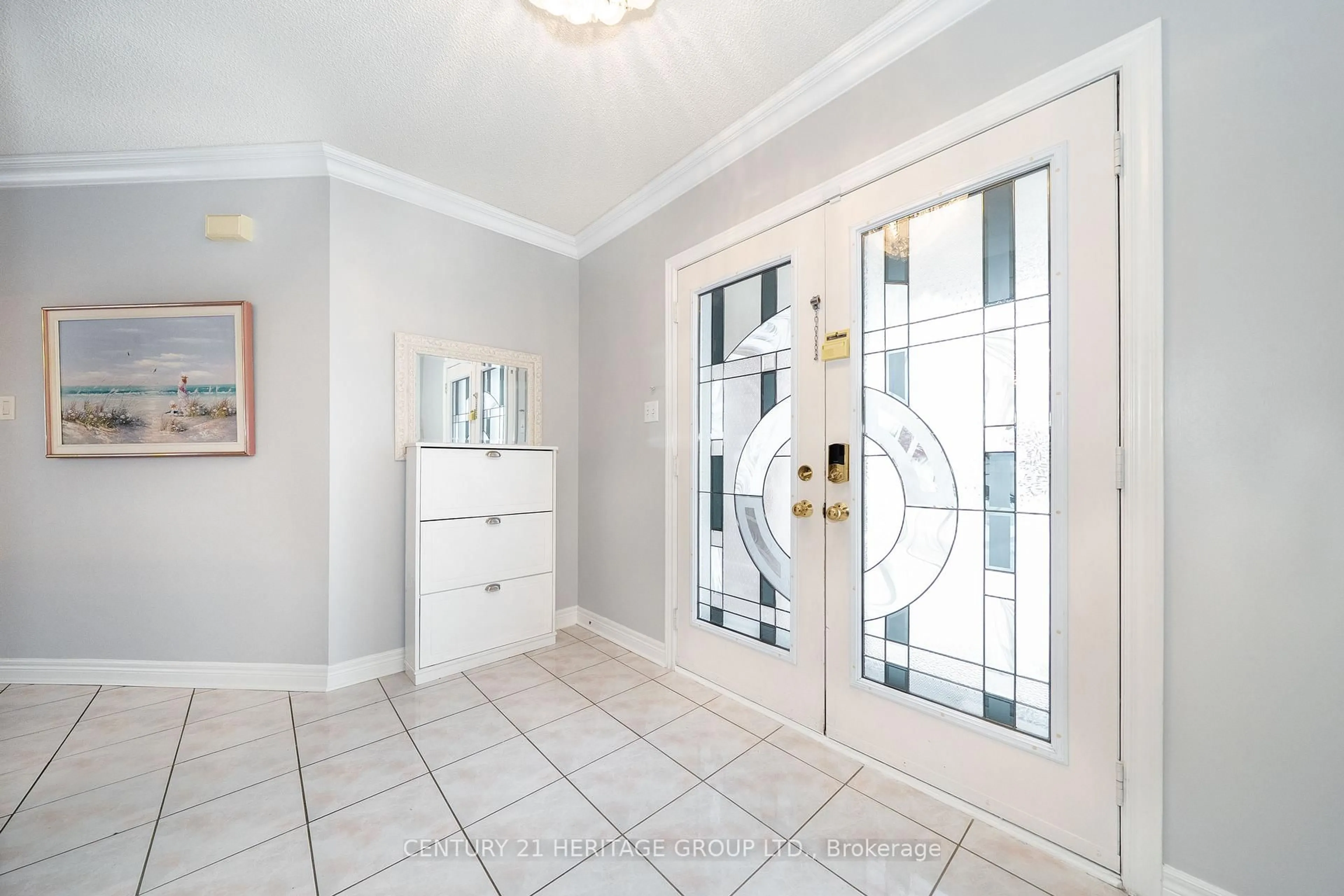 Indoor entryway for 2211 Old Rutherford Rd, Vaughan Ontario L6A 1Z7