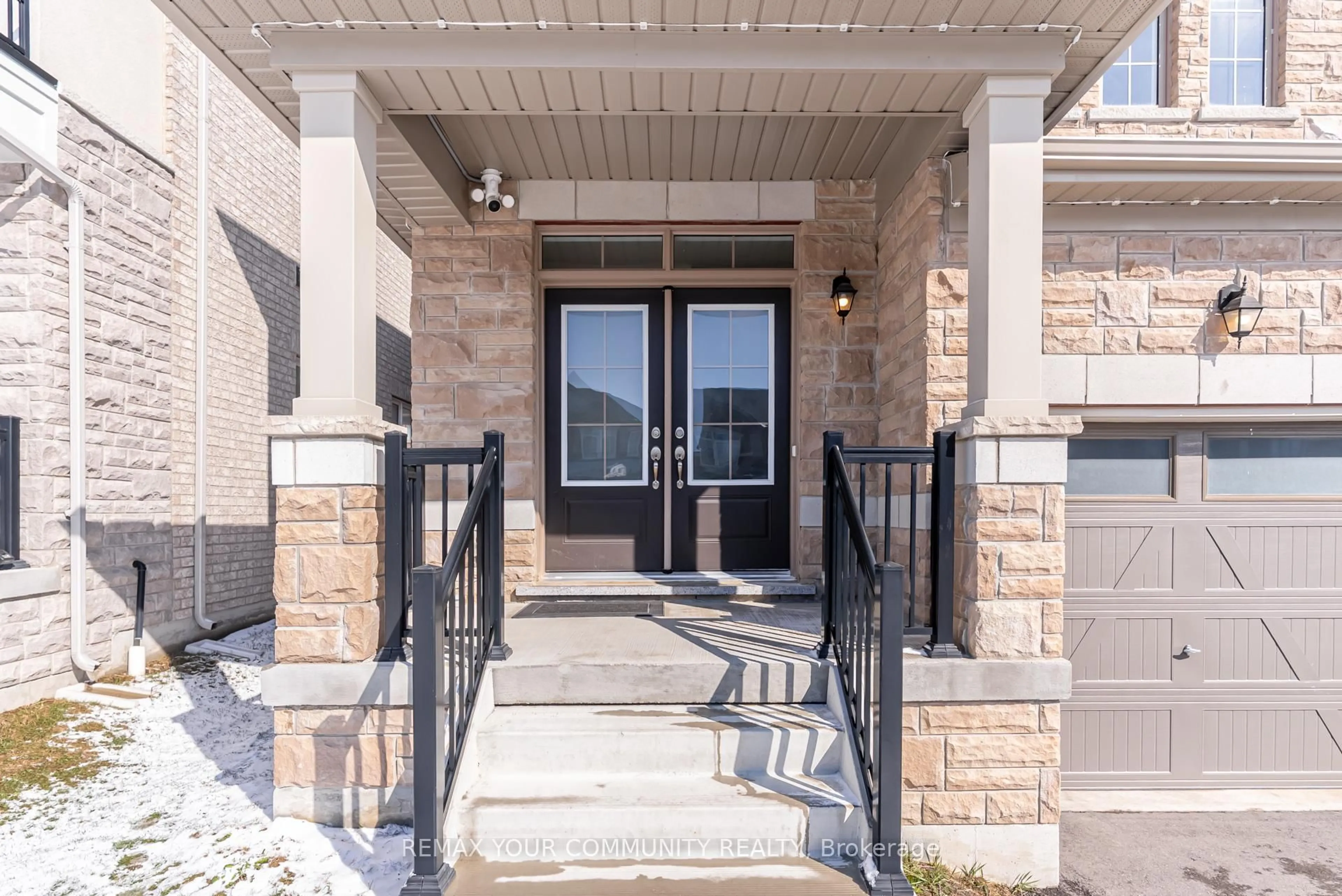Indoor entryway for 1330 Stevens Rd, Innisfil Ontario L9S 0P4