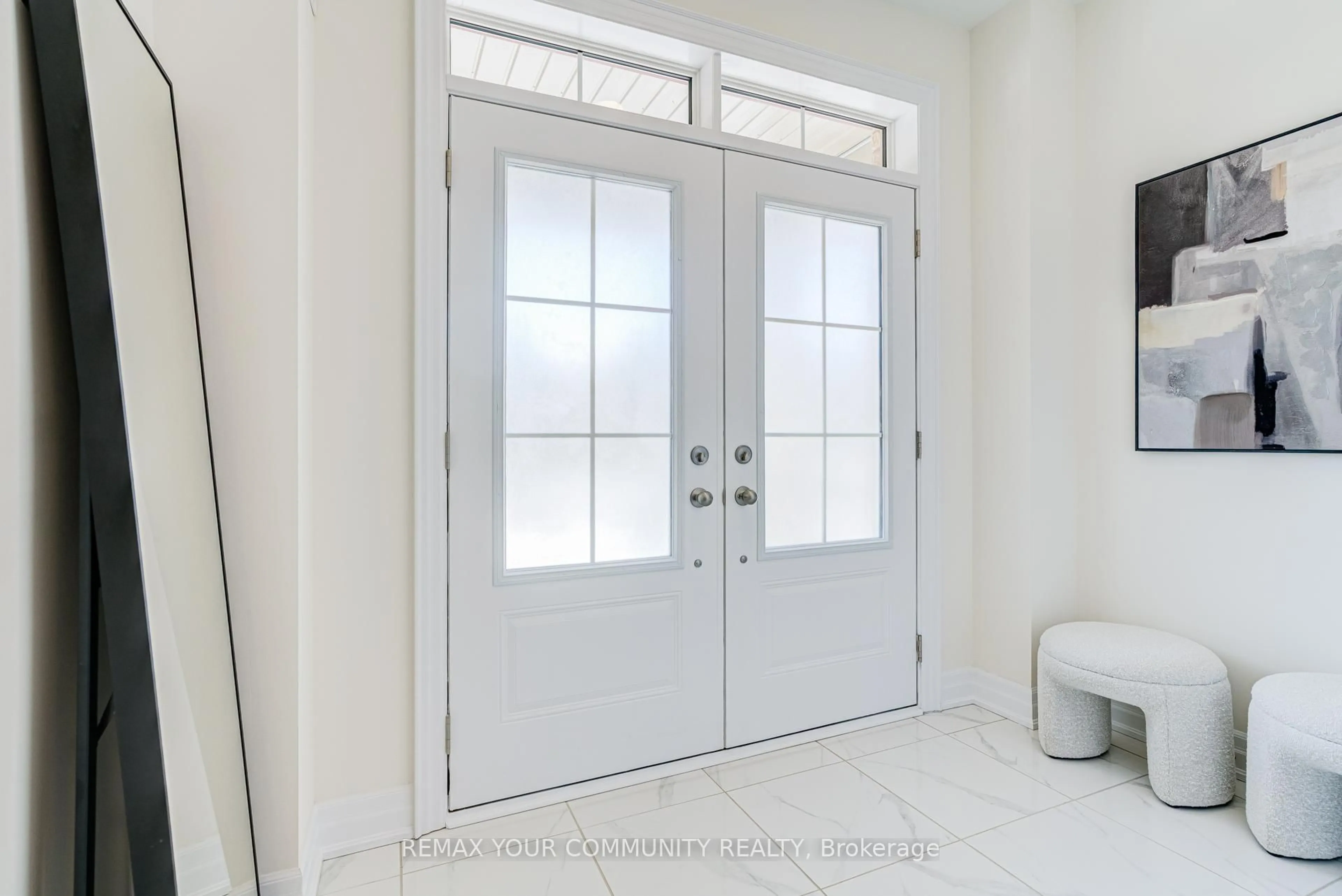 Indoor entryway for 1330 Stevens Rd, Innisfil Ontario L9S 0P4