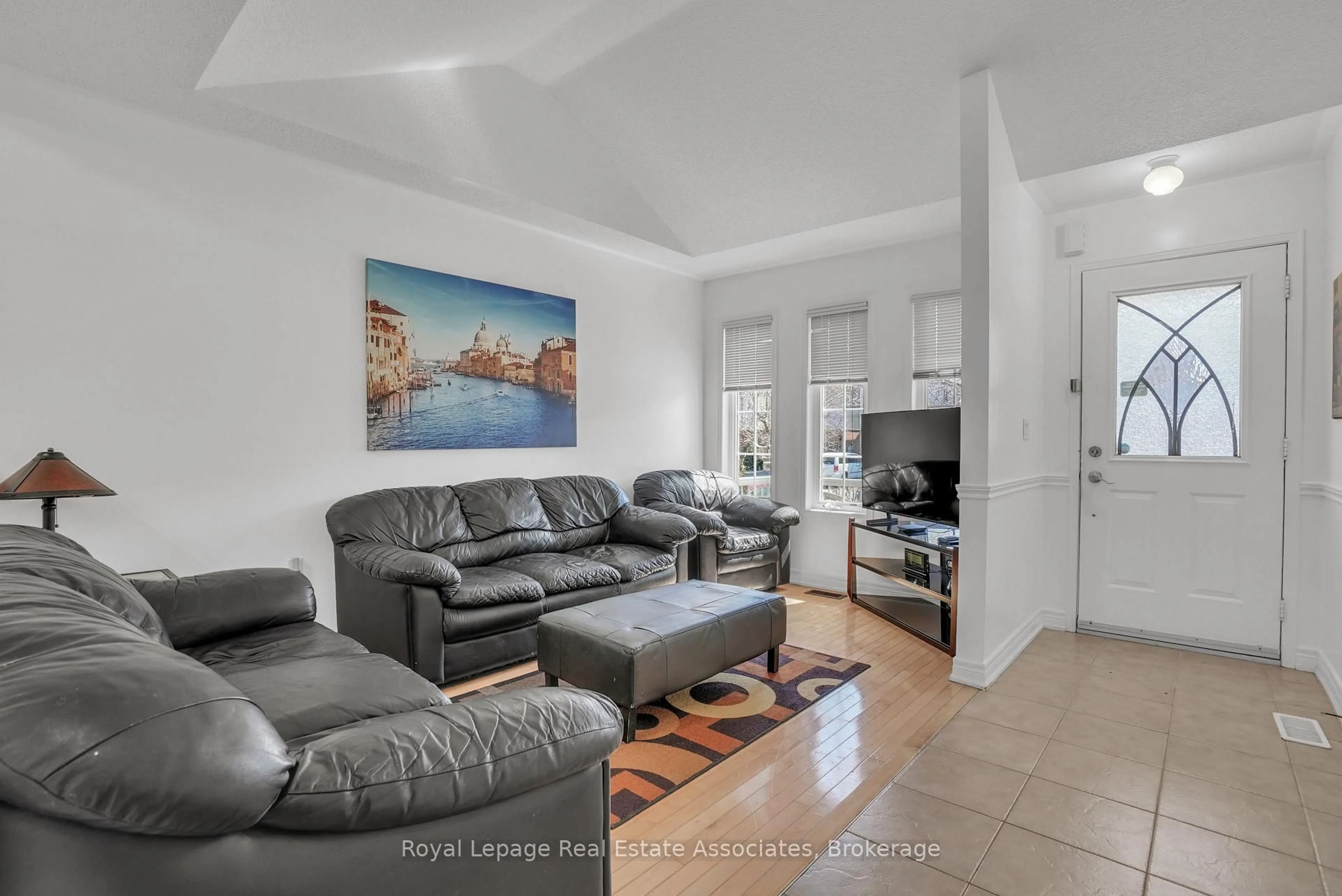 Living room with furniture, unknown for 1128 Kell St, Innisfil Ontario L9S 4W4