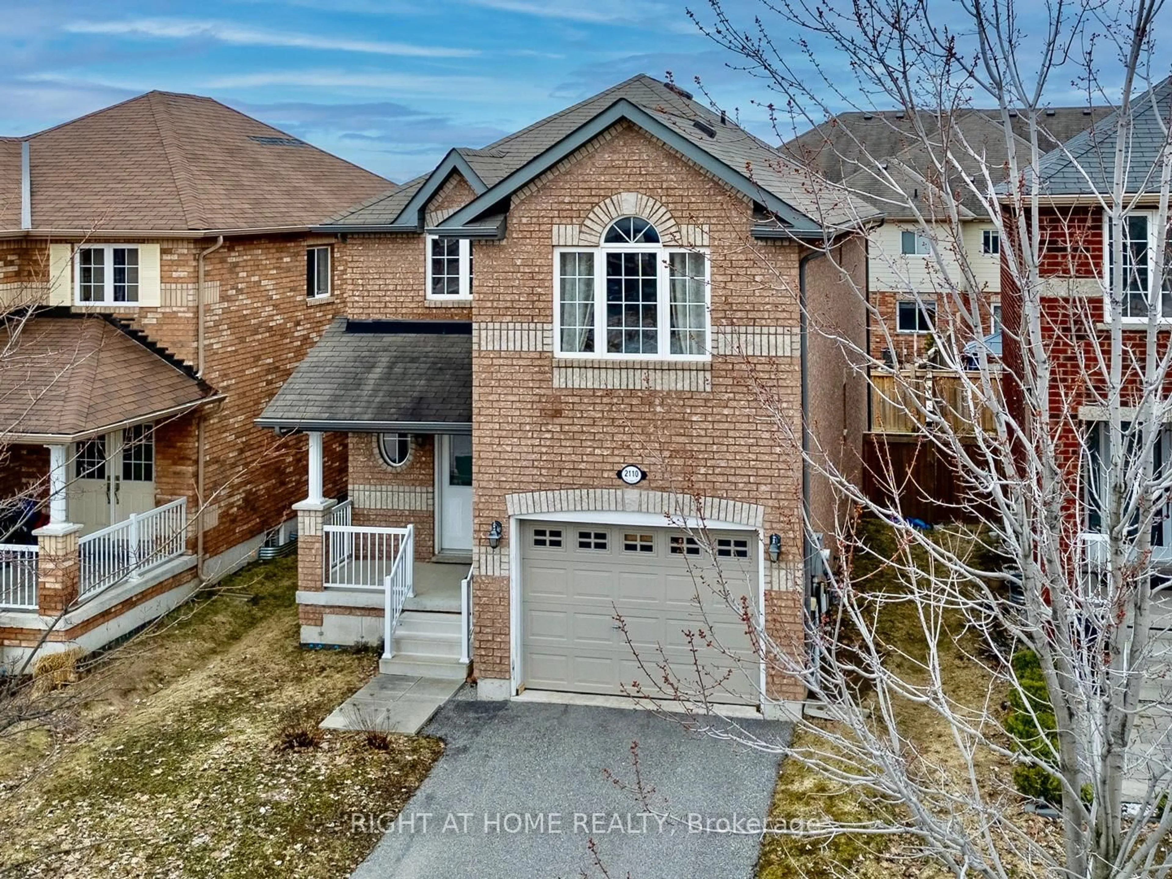 A pic from outside/outdoor area/front of a property/back of a property/a pic from drone, street for 2110 galloway St, Innisfil Ontario L9S 4B7