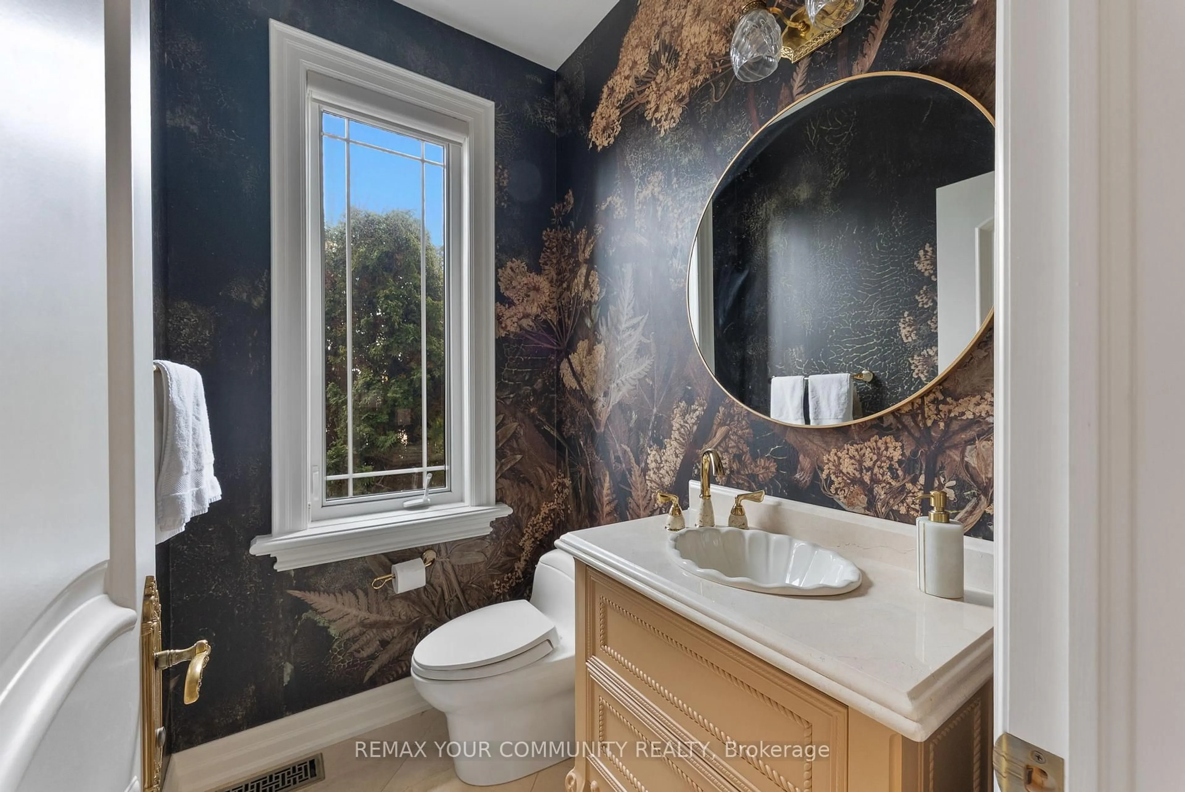 Contemporary bathroom, ceramic/tile floor for 21 Bute Crt, Vaughan Ontario L6A 1P3