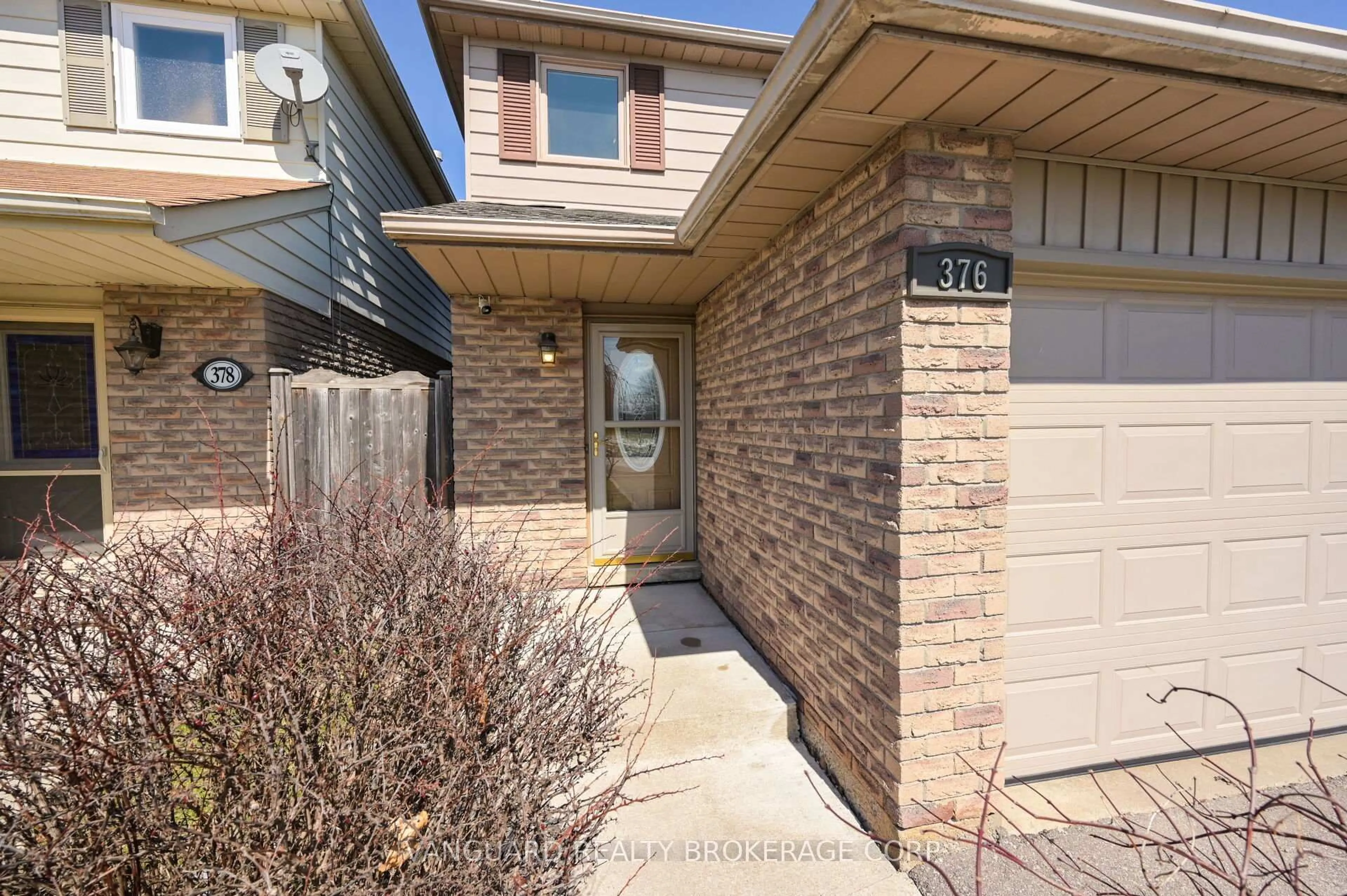 Home with brick exterior material, street for 376 Britannia Ave, Bradford West Gwillimbury Ontario L3Z 1A7