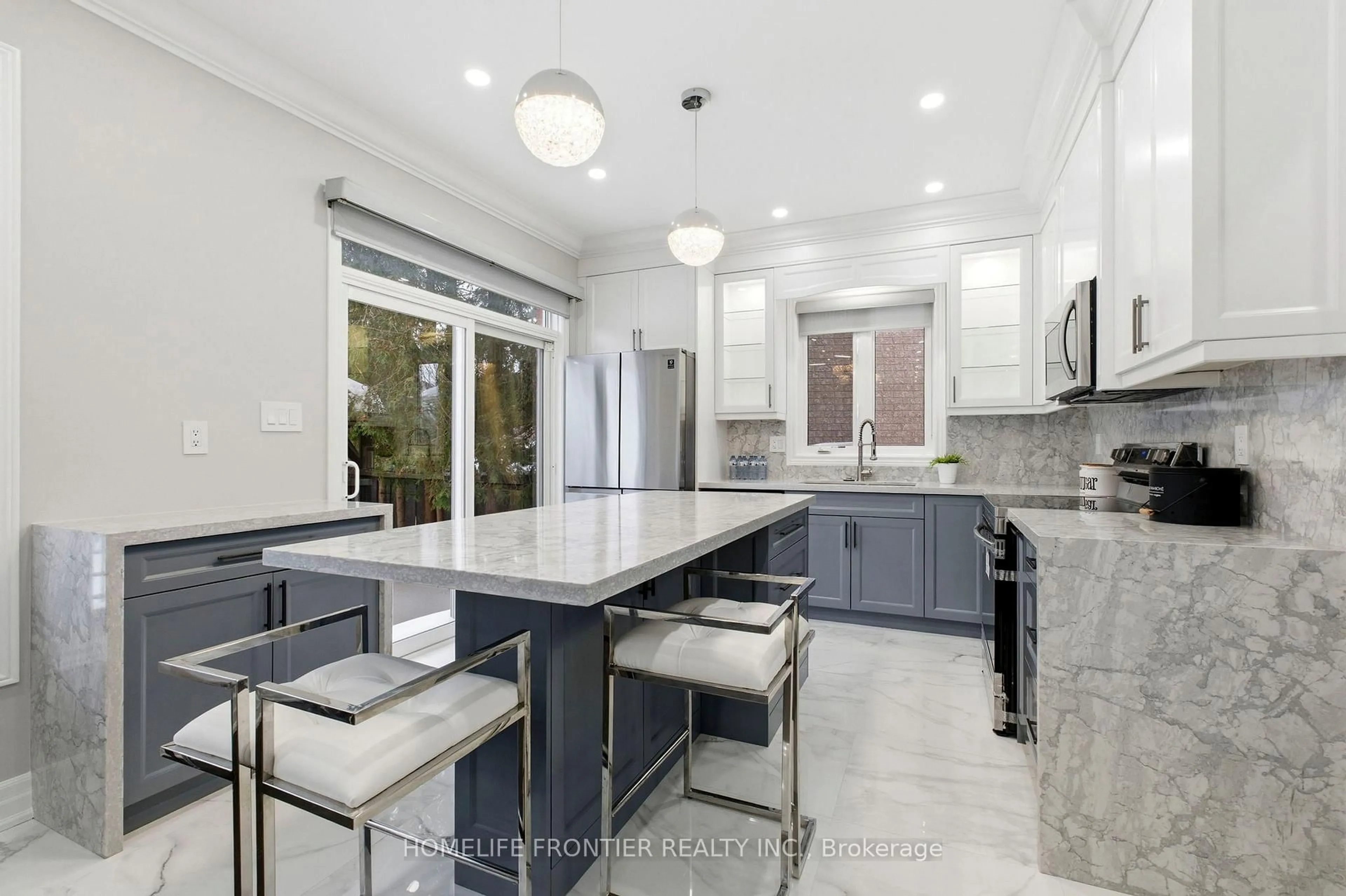 Unknown for 107 Mynden Way, Newmarket Ontario L3X 3B7