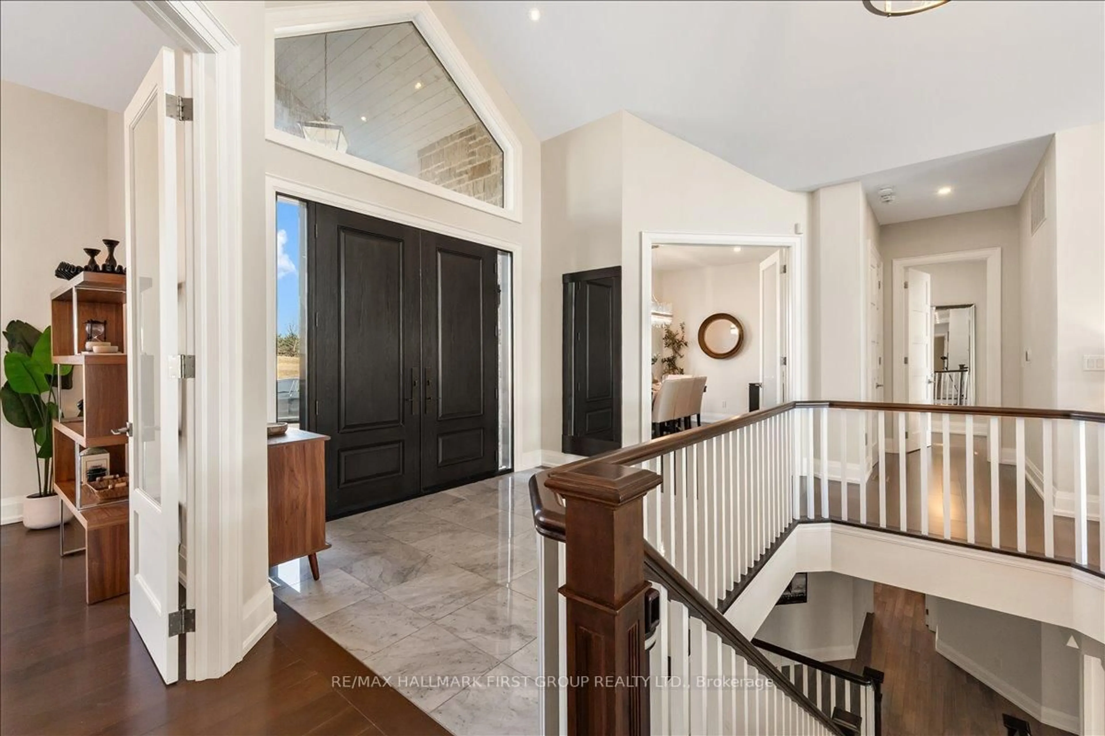 Indoor entryway for 14806 York Durham Line, Whitchurch-Stouffville Ontario L4A 7X4