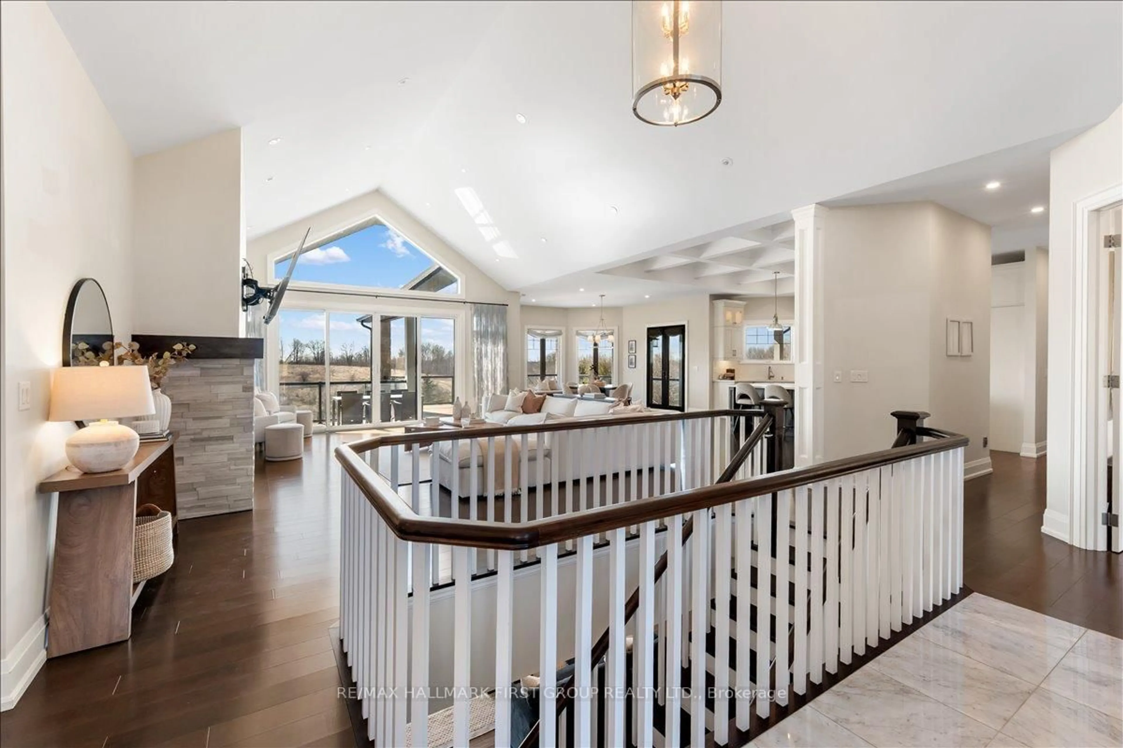 Indoor foyer for 14806 York Durham Line, Whitchurch-Stouffville Ontario L4A 7X4