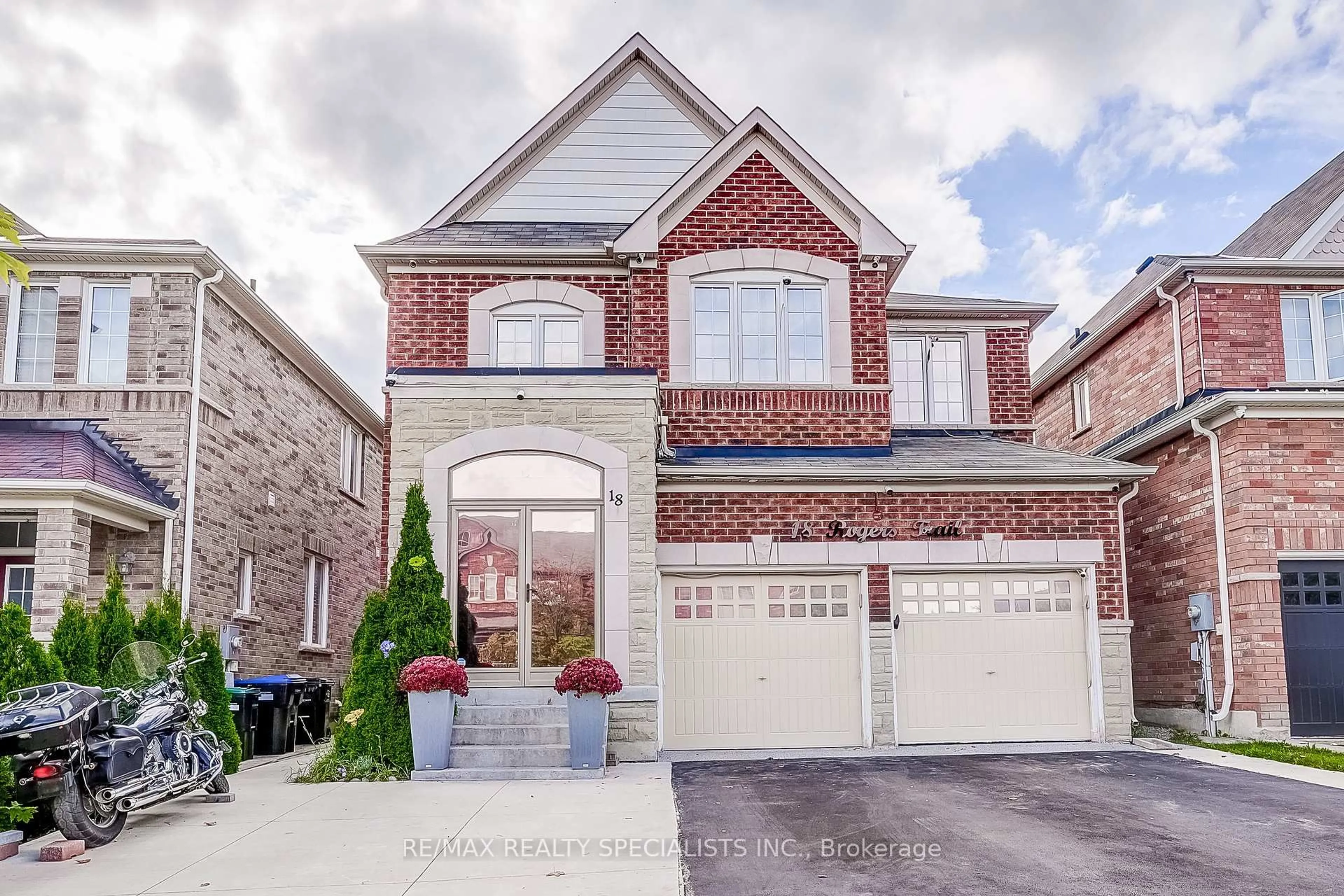 Home with brick exterior material, street for 18 Rogers Tr, Bradford West Gwillimbury Ontario L3Z 0G4