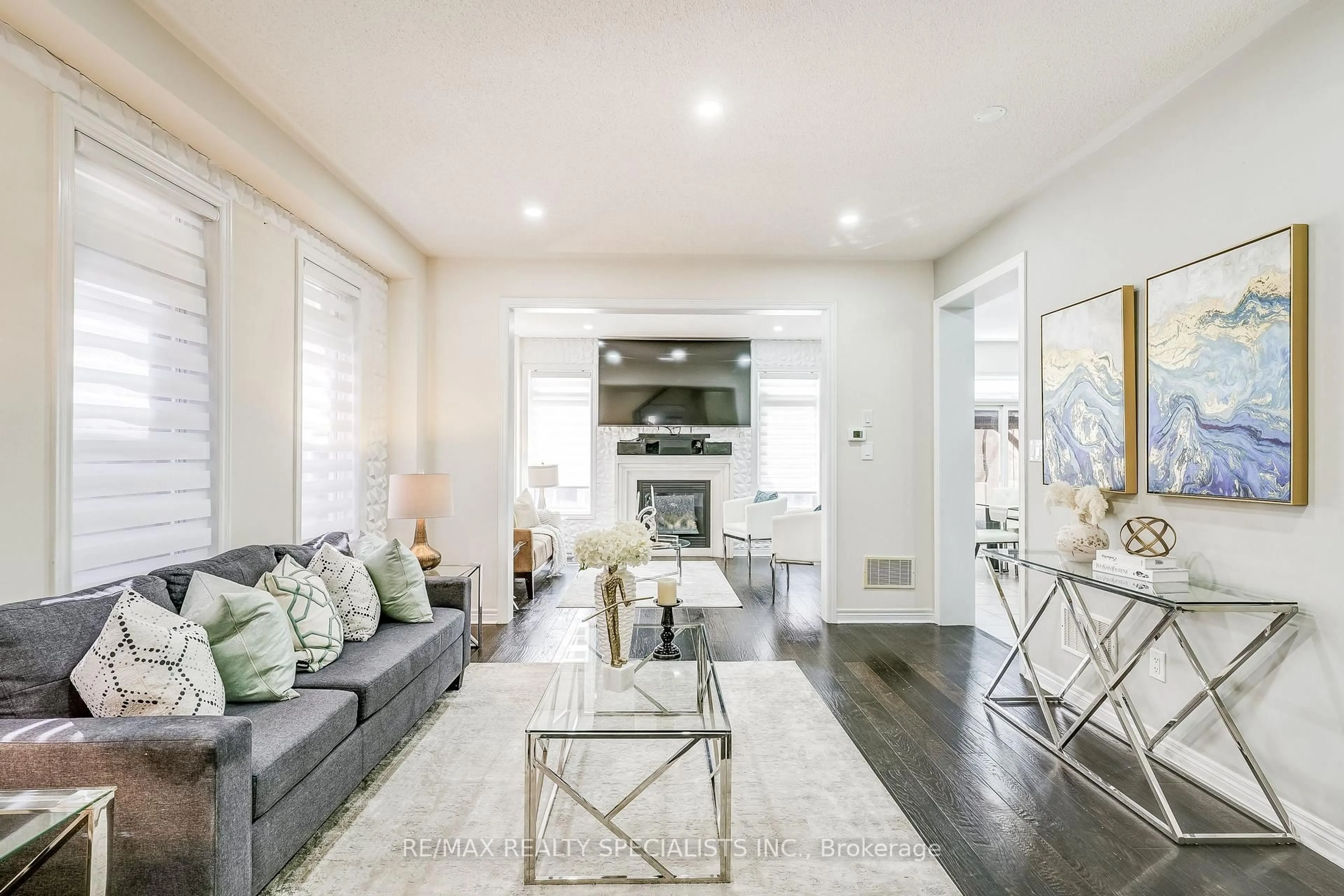 Living room with furniture, unknown for 18 Rogers Tr, Bradford West Gwillimbury Ontario L3Z 0G4