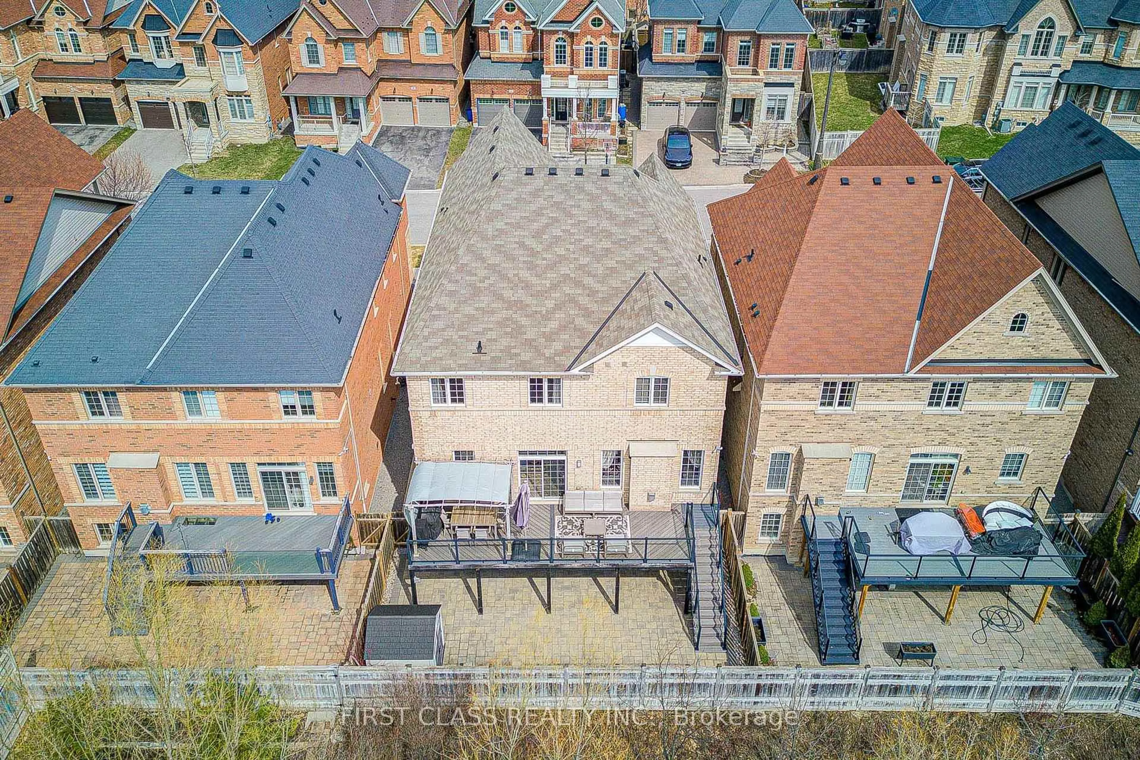 A pic from outside/outdoor area/front of a property/back of a property/a pic from drone, city buildings view from balcony for 41 William Bartlett Dr, Markham Ontario L6C 0P6