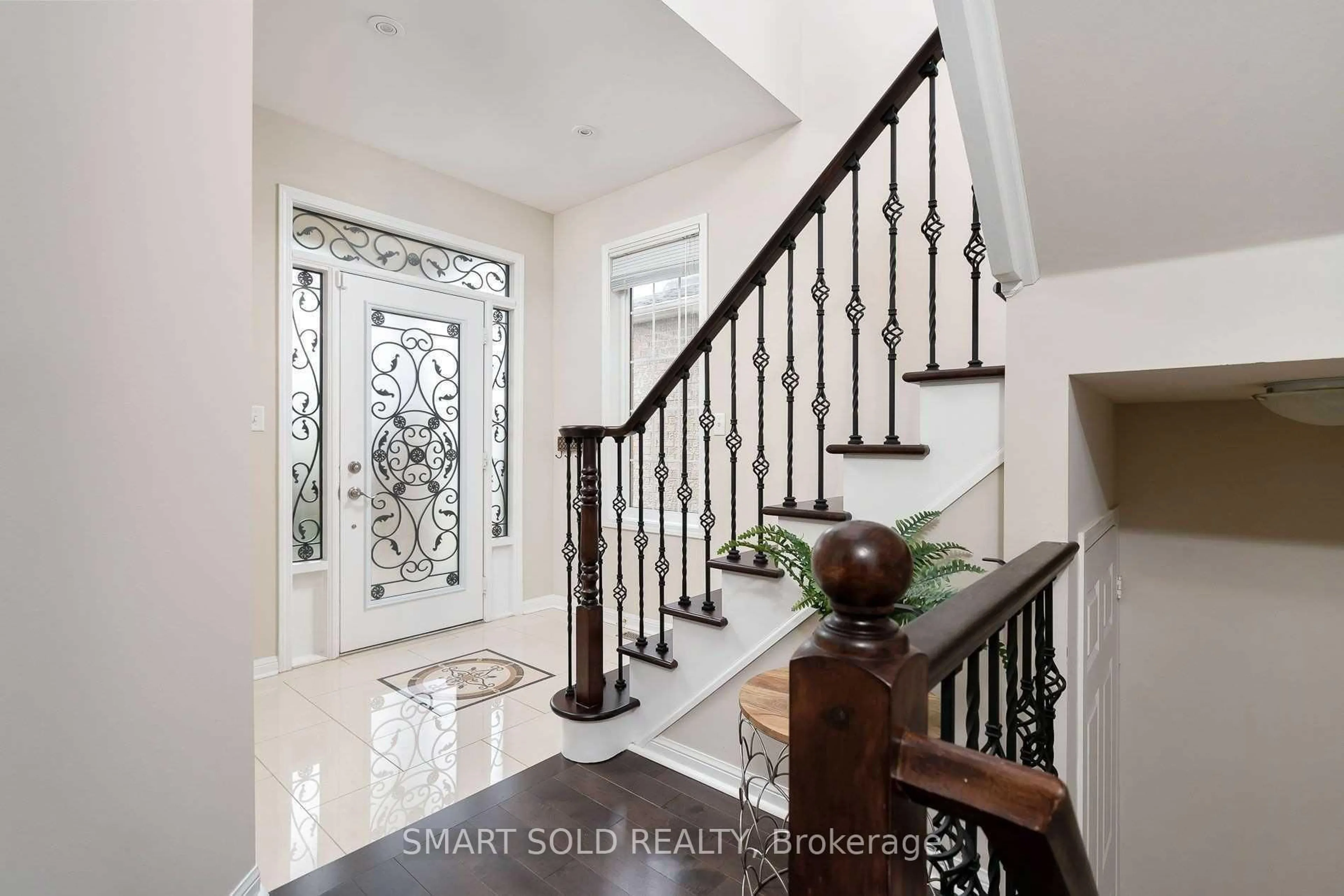 Indoor entryway for 99 Aloe Ave, Richmond Hill Ontario L4E 4N2