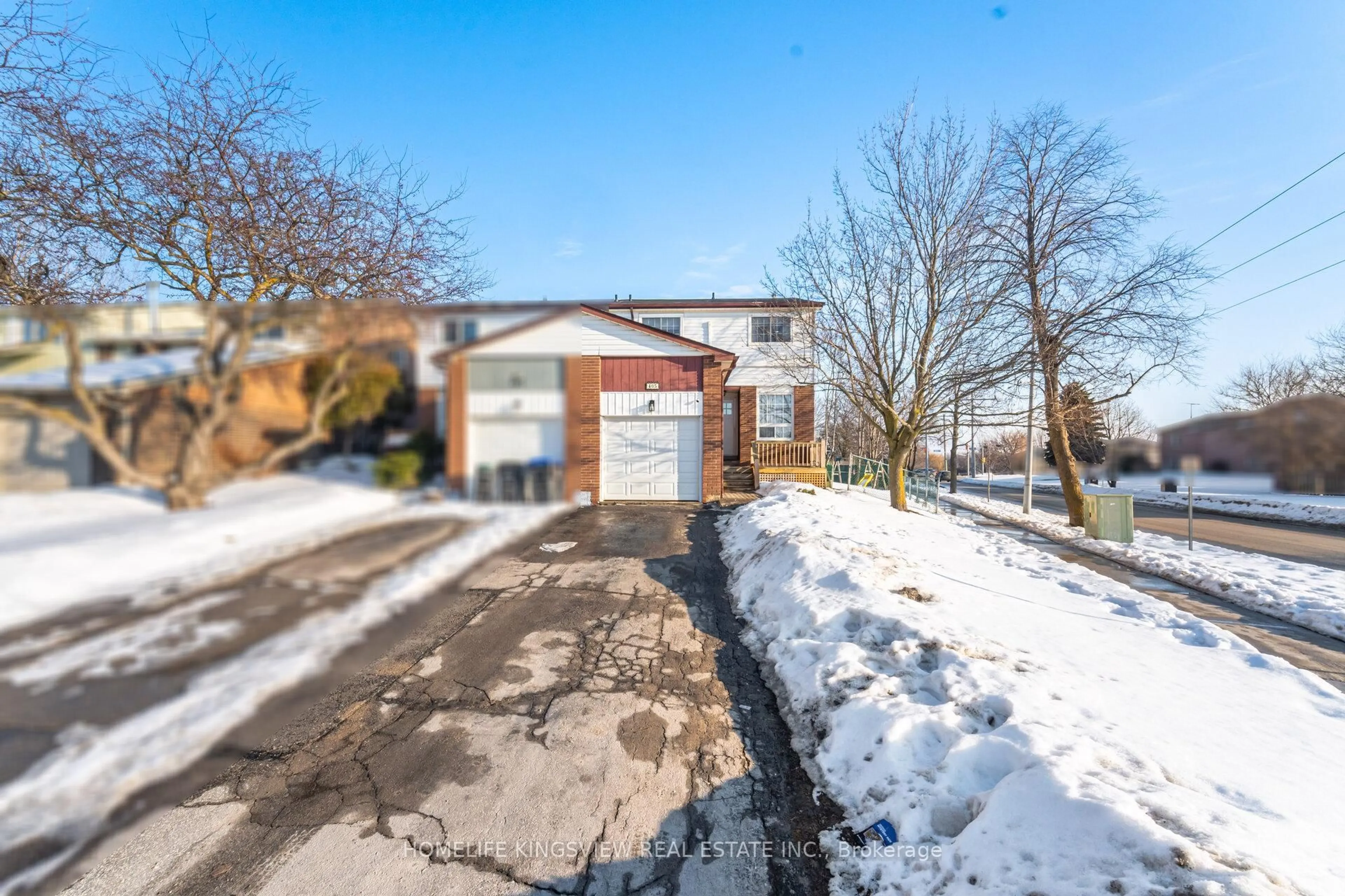 A pic from outside/outdoor area/front of a property/back of a property/a pic from drone, street for 405 Maplegrove Ave, Bradford West Gwillimbury Ontario L3Z 1V8