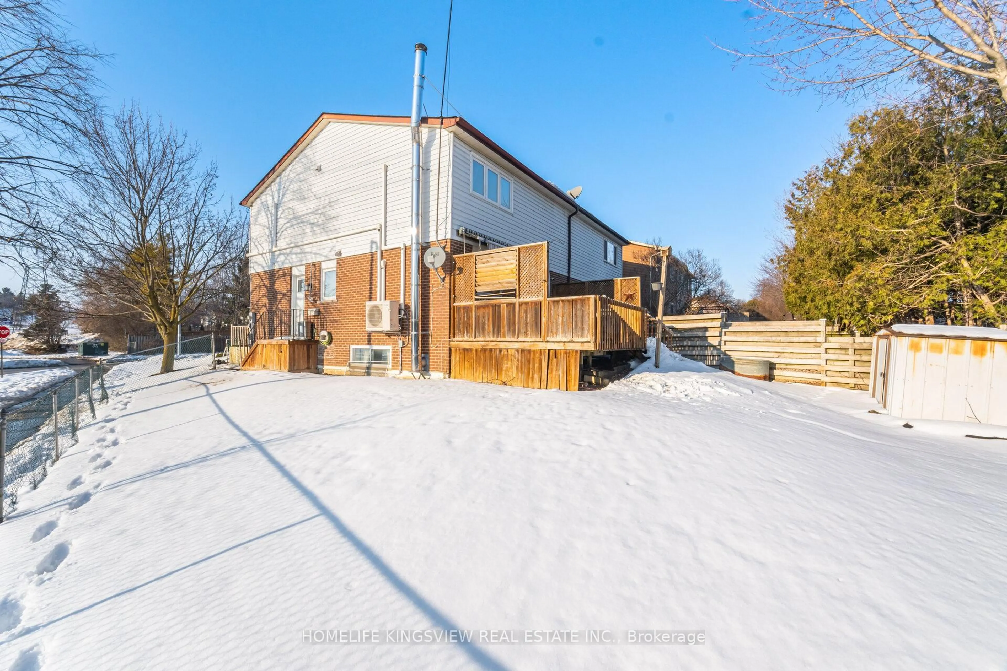 A pic from outside/outdoor area/front of a property/back of a property/a pic from drone, building for 405 Maplegrove Ave, Bradford West Gwillimbury Ontario L3Z 1V8