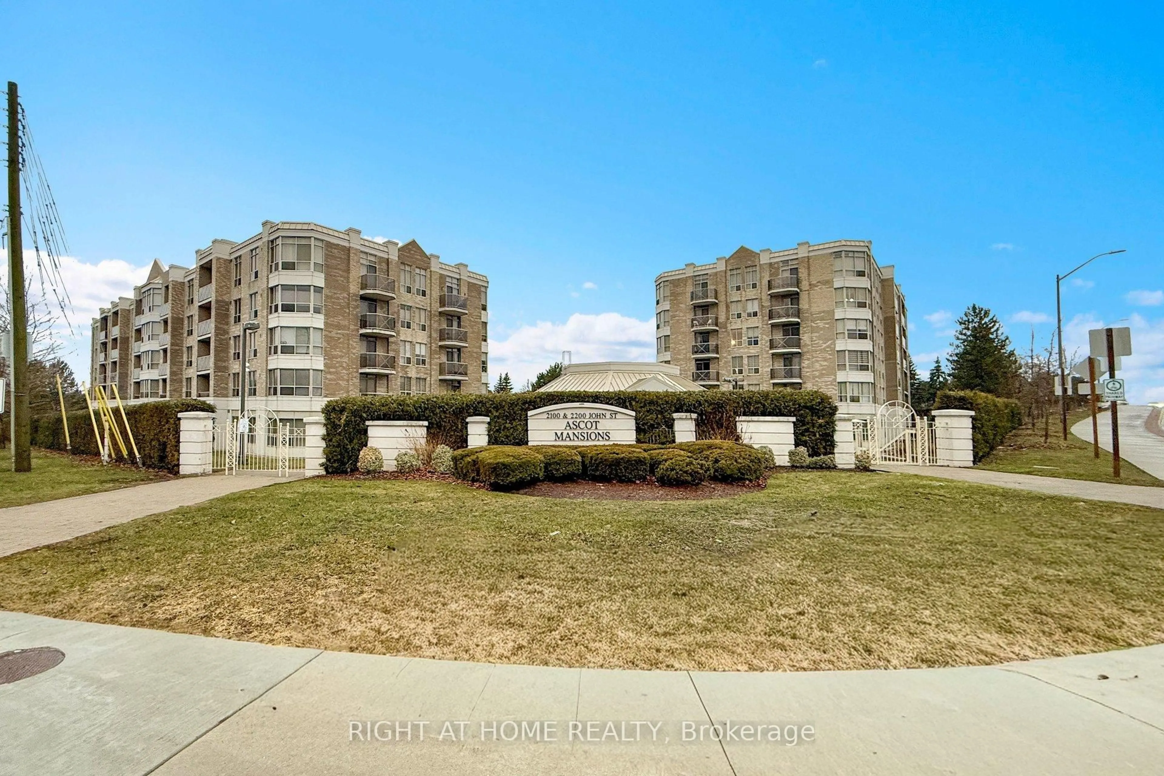 Patio, street for 2100 John St #216, Markham Ontario L3T 7S6