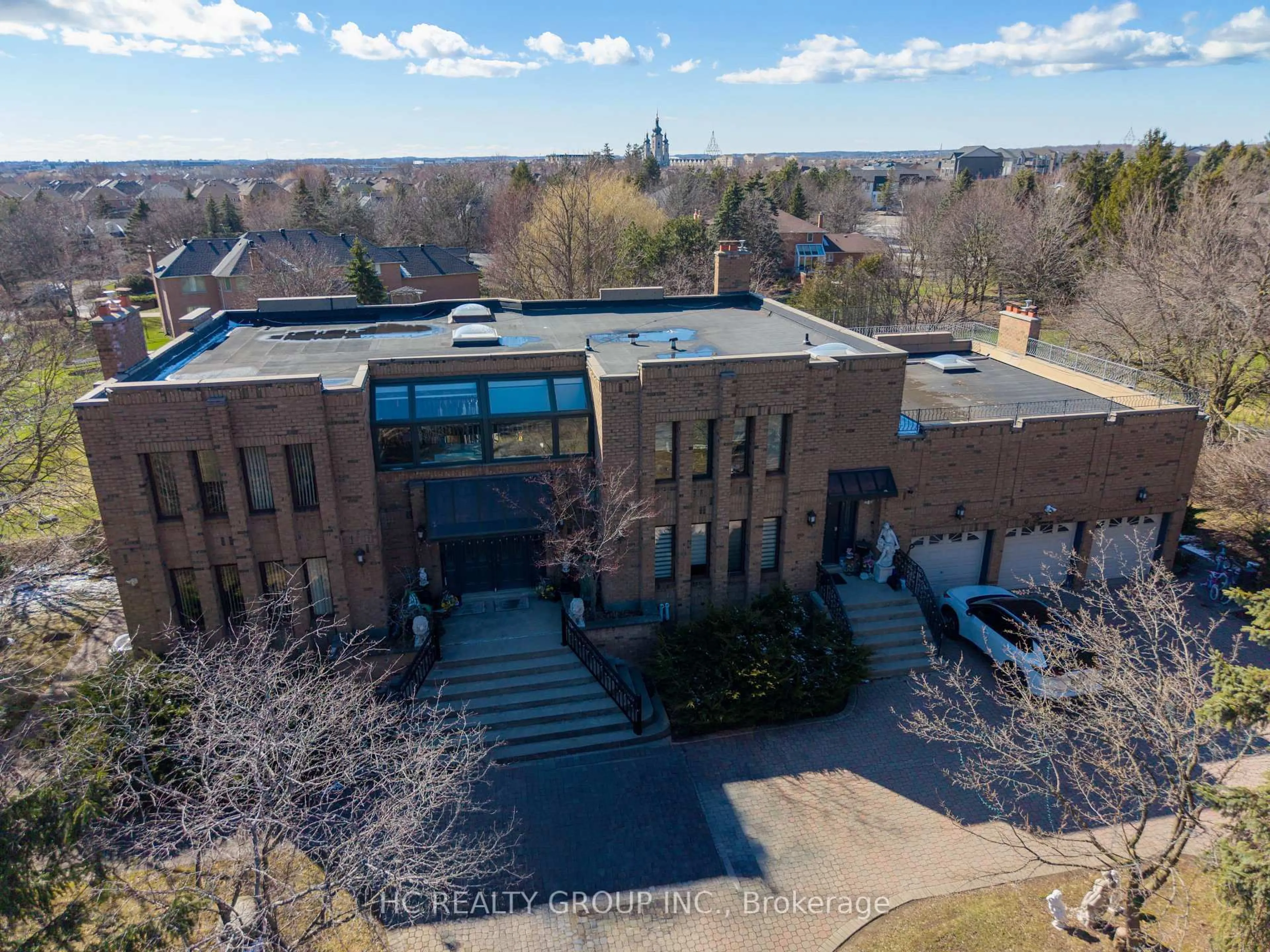 A pic from outside/outdoor area/front of a property/back of a property/a pic from drone, building for 9 Forson Crt, Markham Ontario L6C 1A9