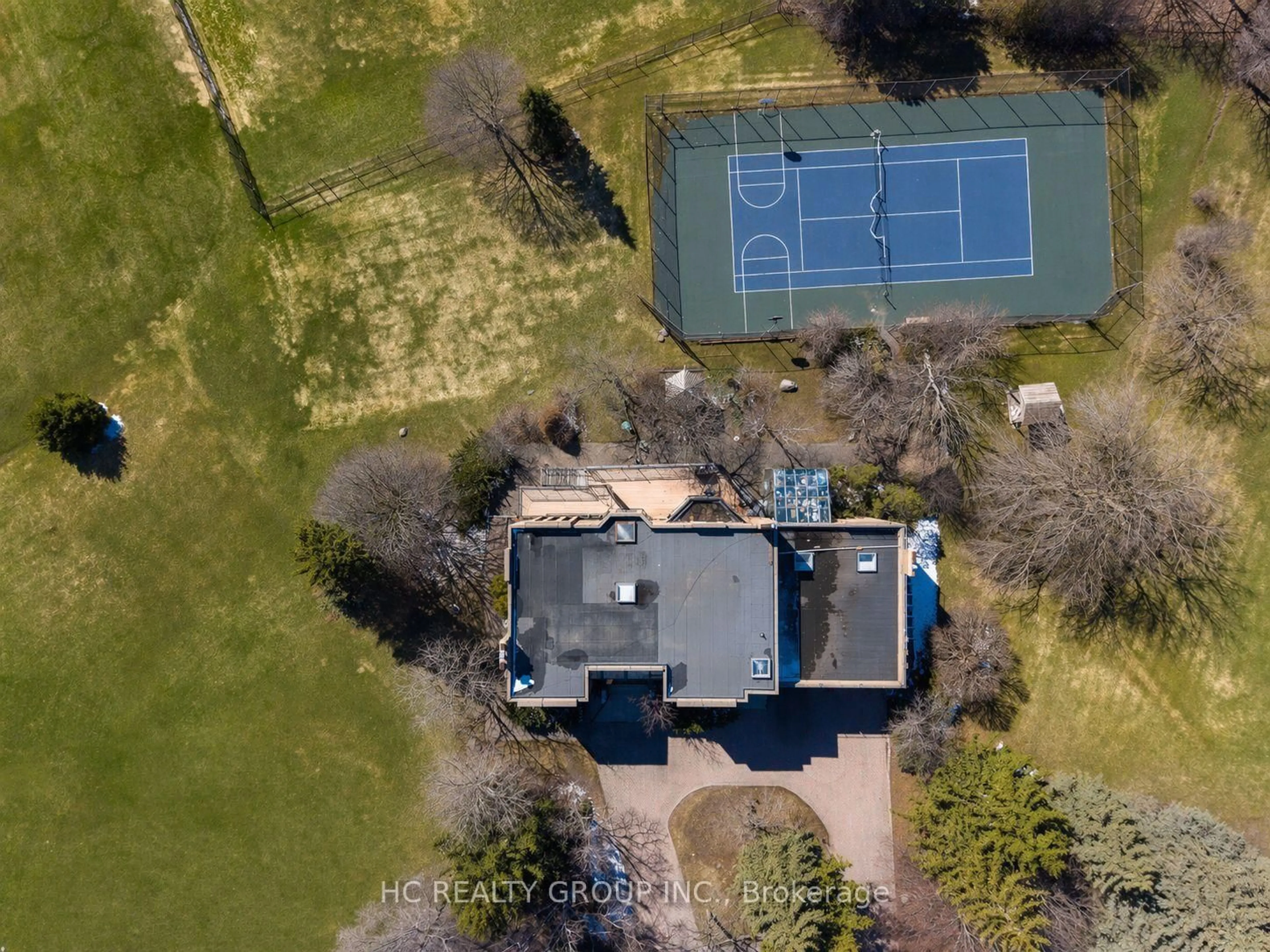 A pic from outside/outdoor area/front of a property/back of a property/a pic from drone, unknown for 9 Forson Crt, Markham Ontario L6C 1A9
