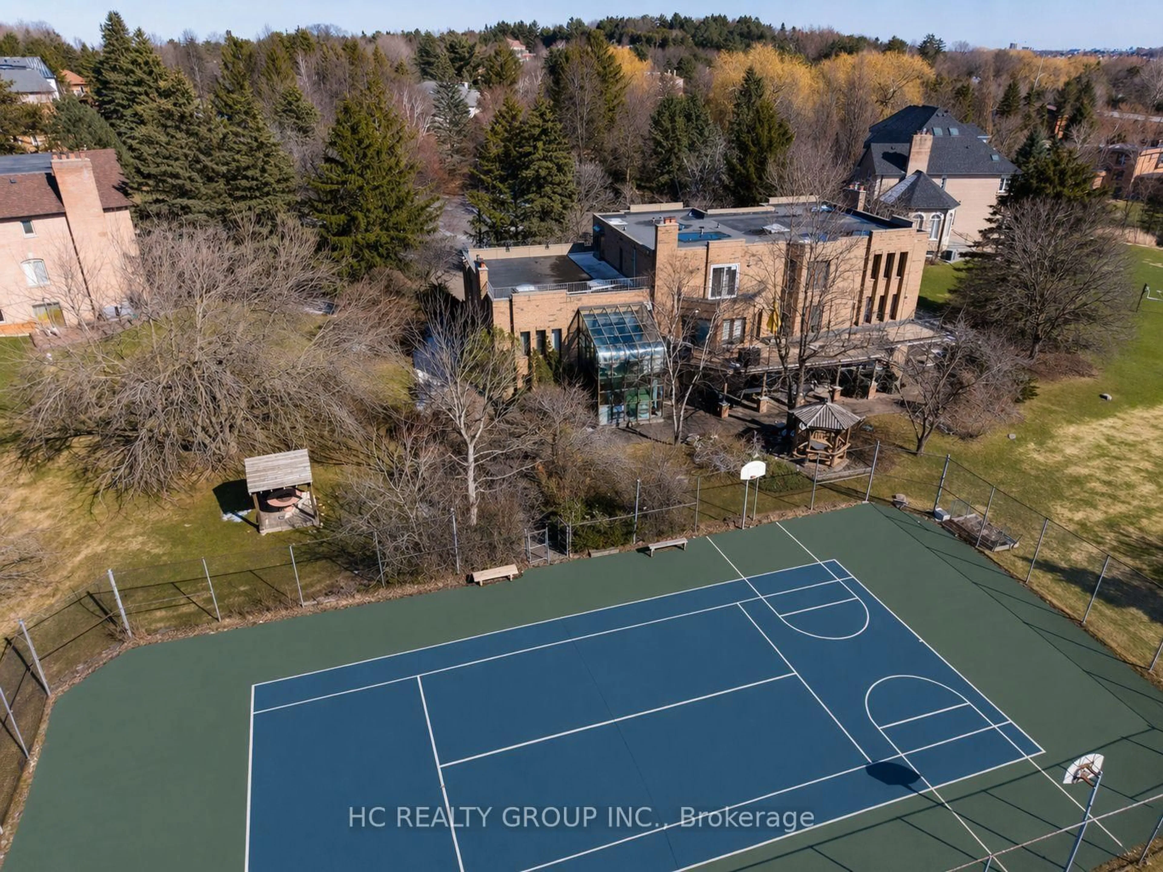A pic from outside/outdoor area/front of a property/back of a property/a pic from drone, unknown for 9 Forson Crt, Markham Ontario L6C 1A9