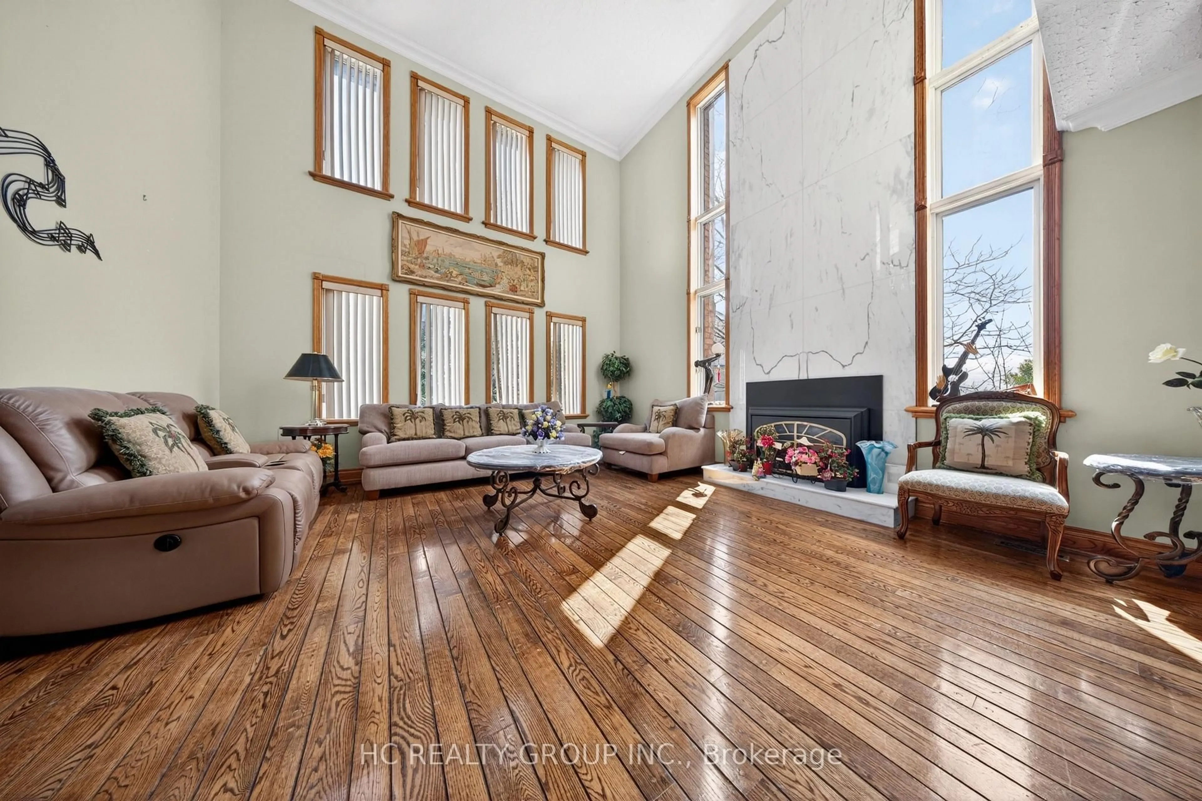 Living room with furniture, unknown for 9 Forson Crt, Markham Ontario L6C 1A9