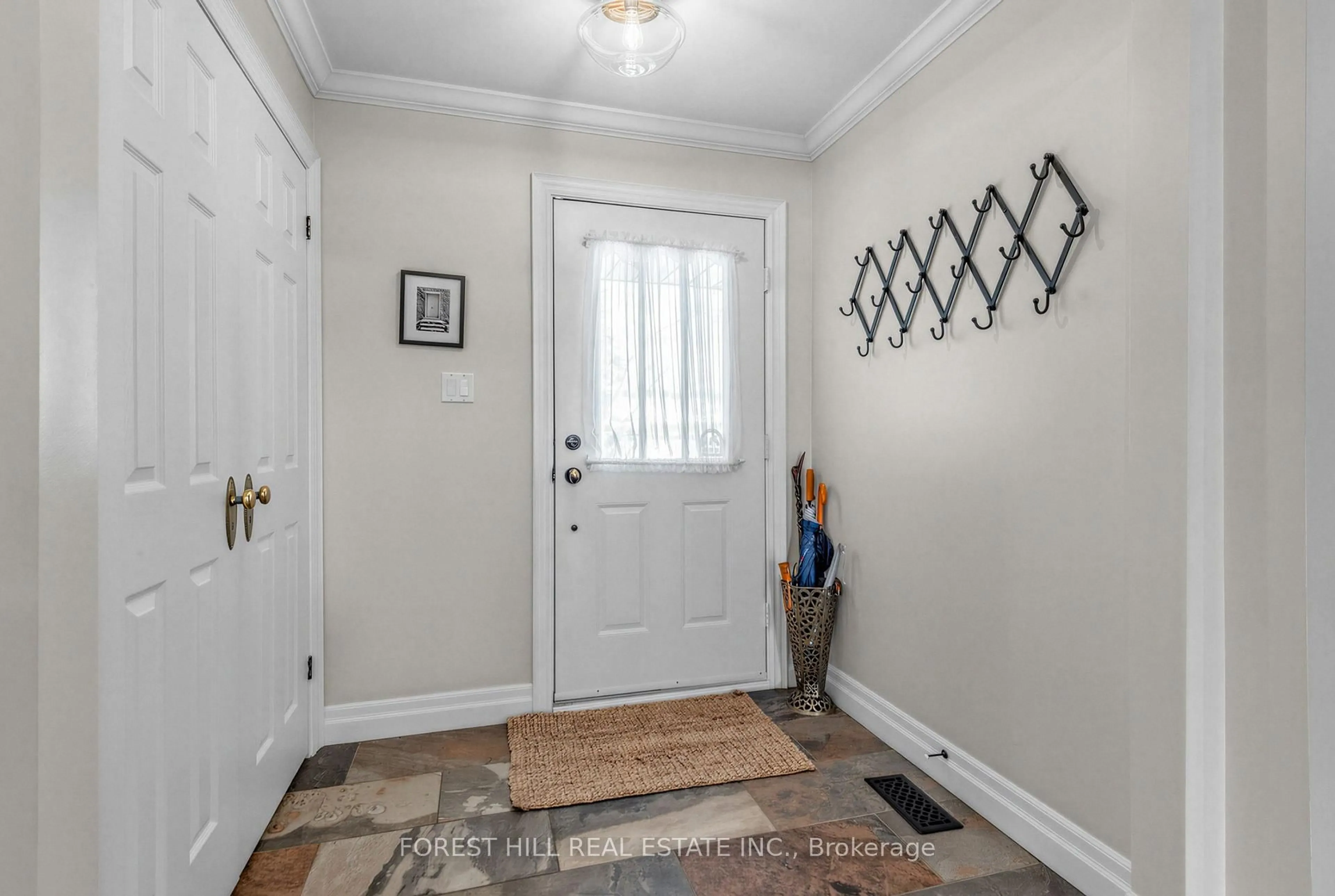 Indoor entryway for 39 Freeman Rd, Markham Ontario L3P 4E9