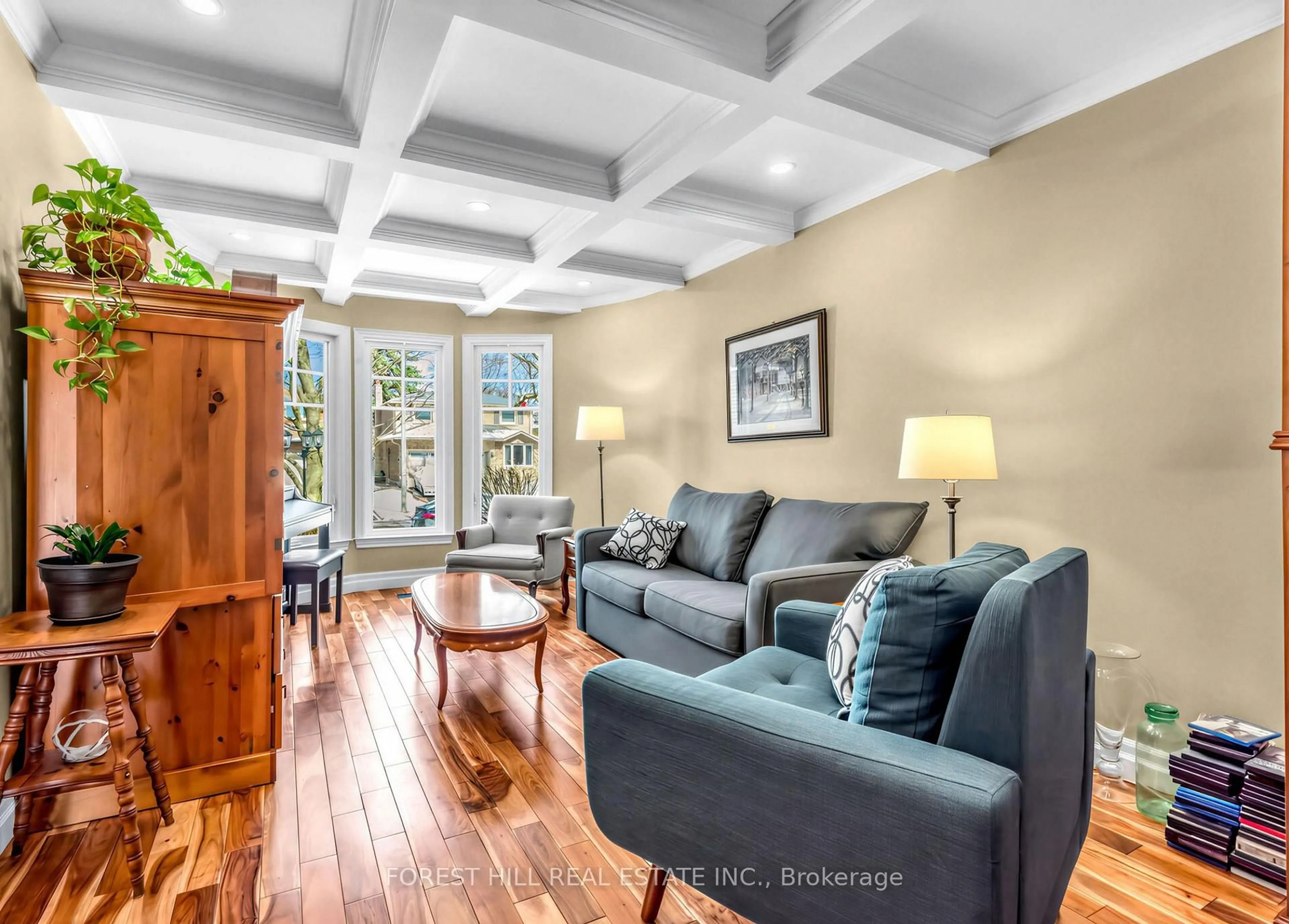 Living room with furniture, unknown for 39 Freeman Rd, Markham Ontario L3P 4E9