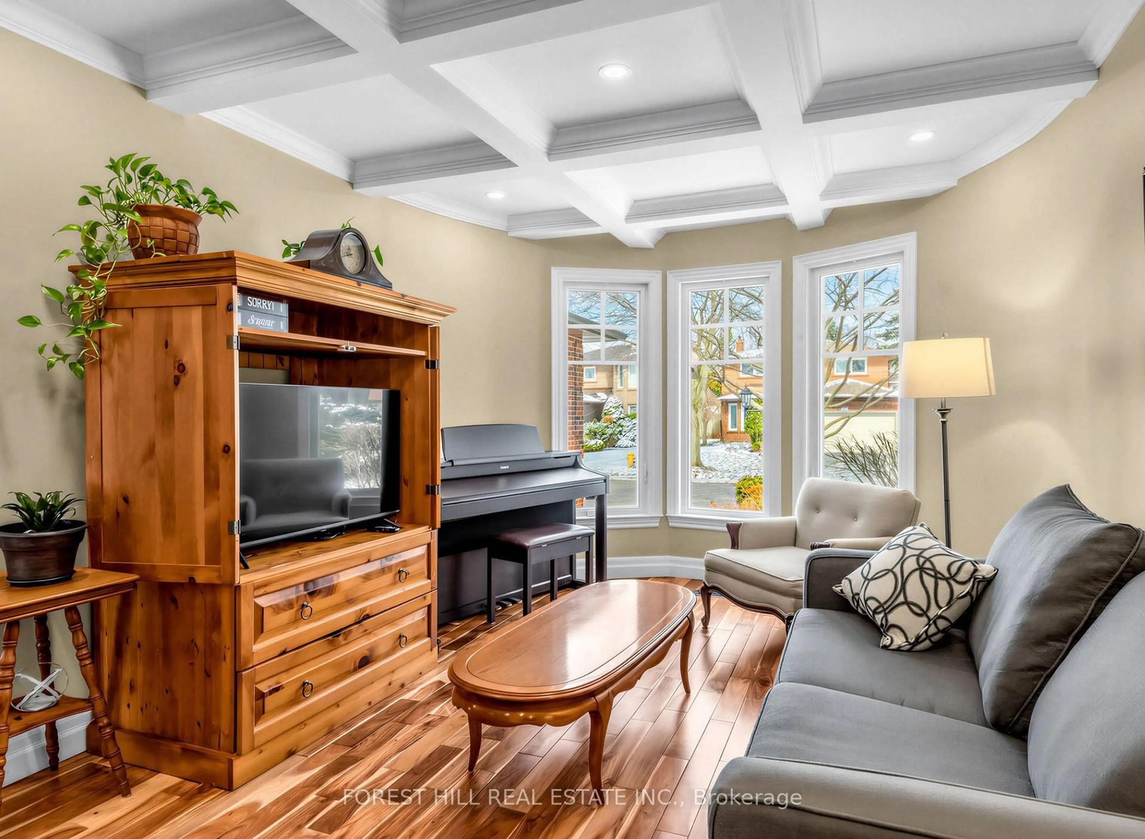 Living room with furniture, unknown for 39 Freeman Rd, Markham Ontario L3P 4E9