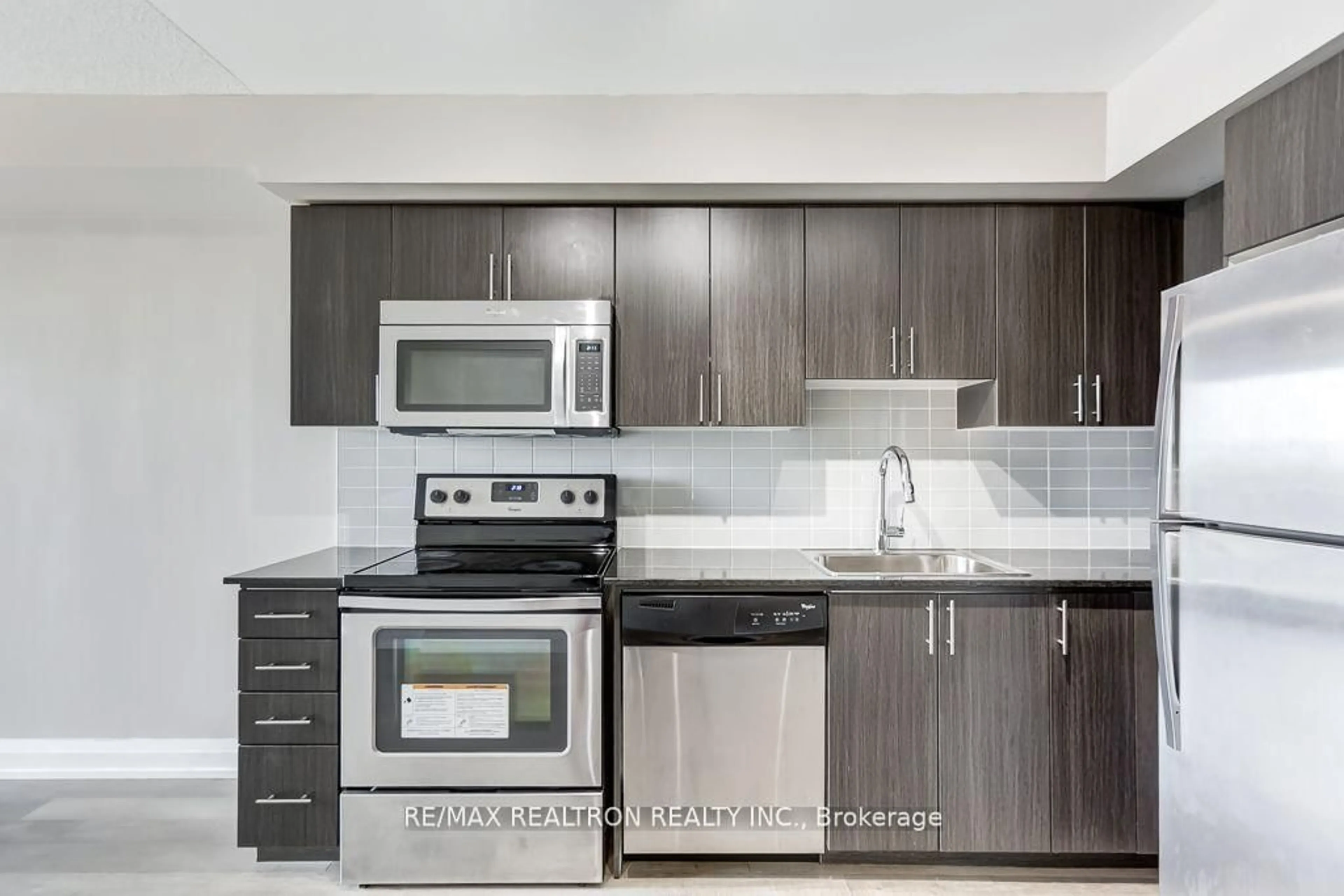 Standard kitchen, unknown for 370 Highway 7 #615, Richmond Hill Ontario L4B 0C4