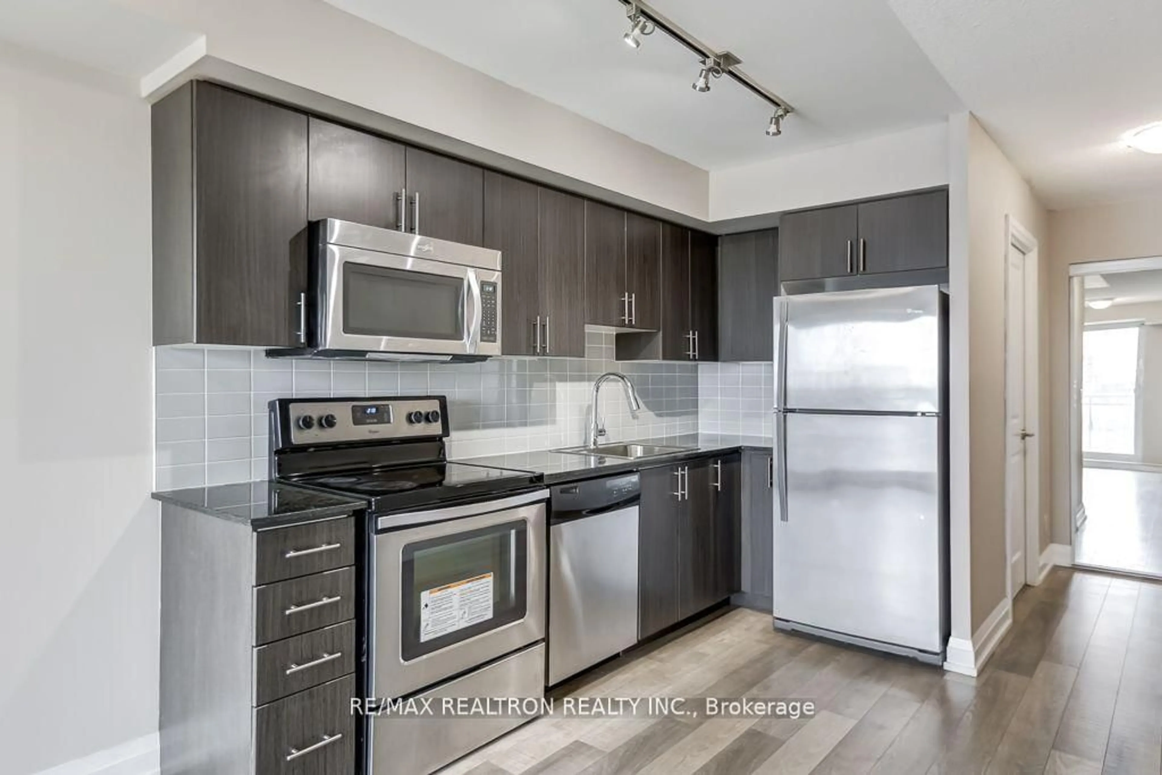 Standard kitchen, unknown for 370 Highway 7 #615, Richmond Hill Ontario L4B 0C4