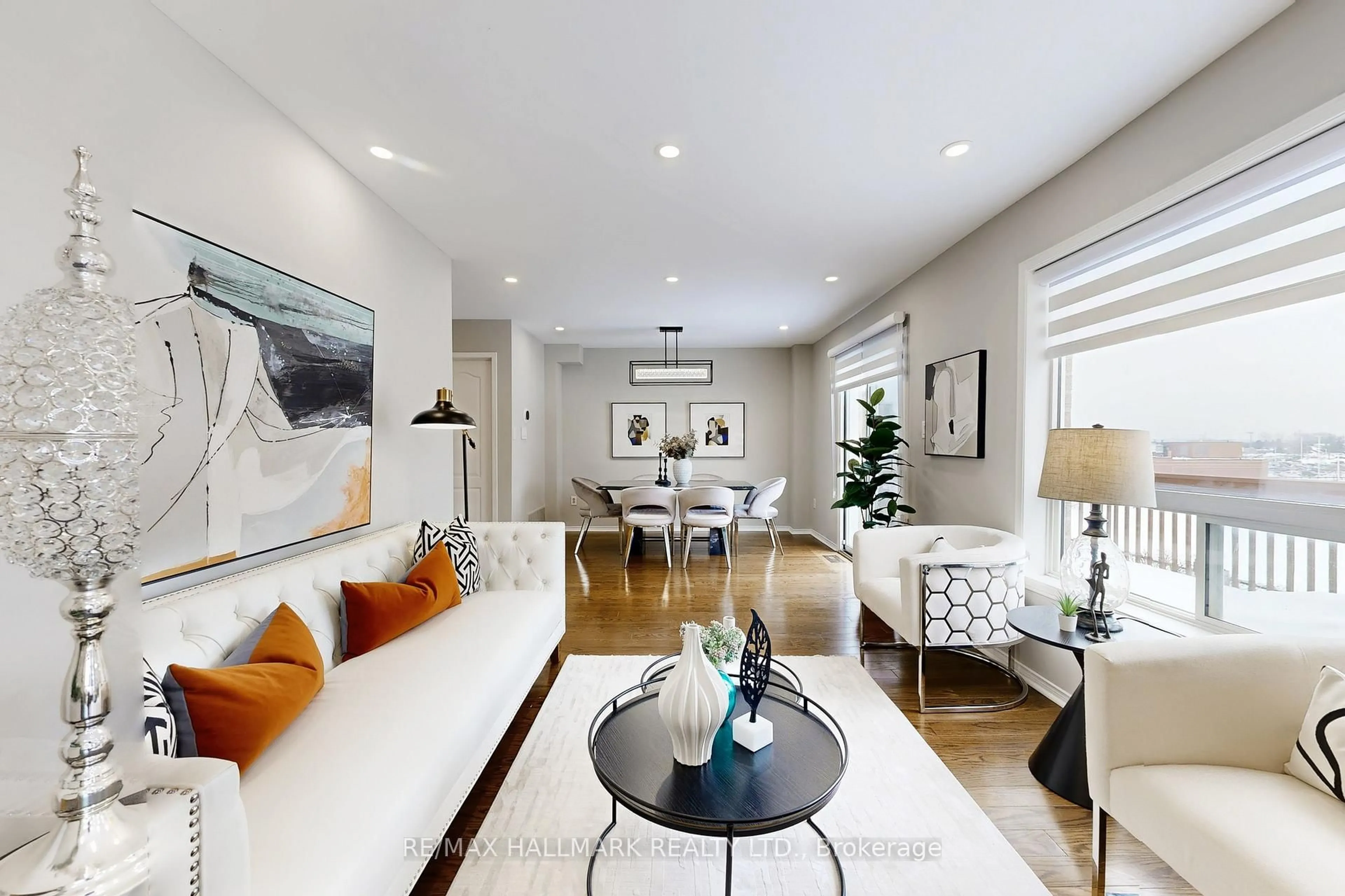 Living room with furniture, unknown for 129 Knapton Dr, Newmarket Ontario L3X 3B4