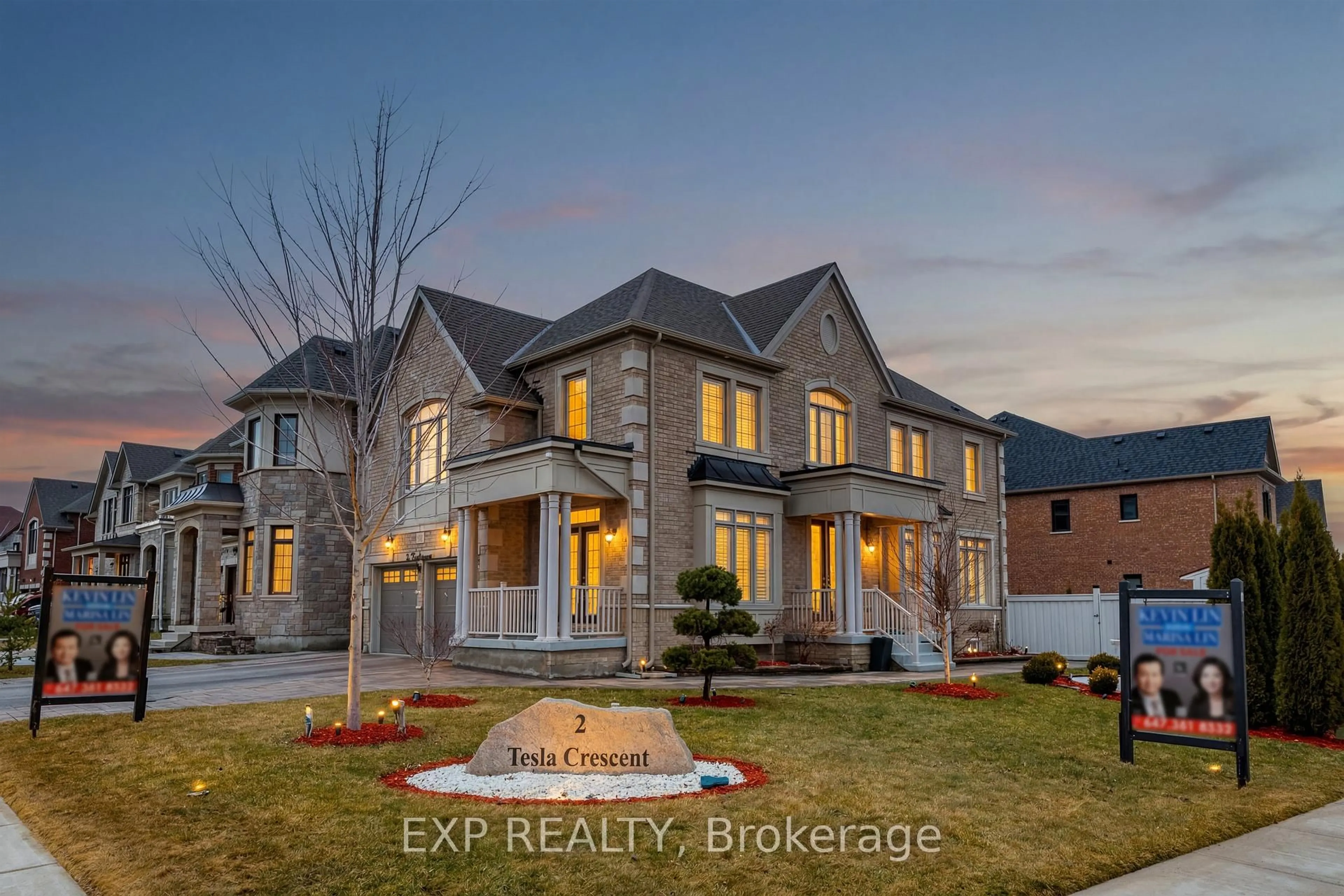 Home with brick exterior material, unknown for 2 Tesla Cres, East Gwillimbury Ontario L9N 0T3