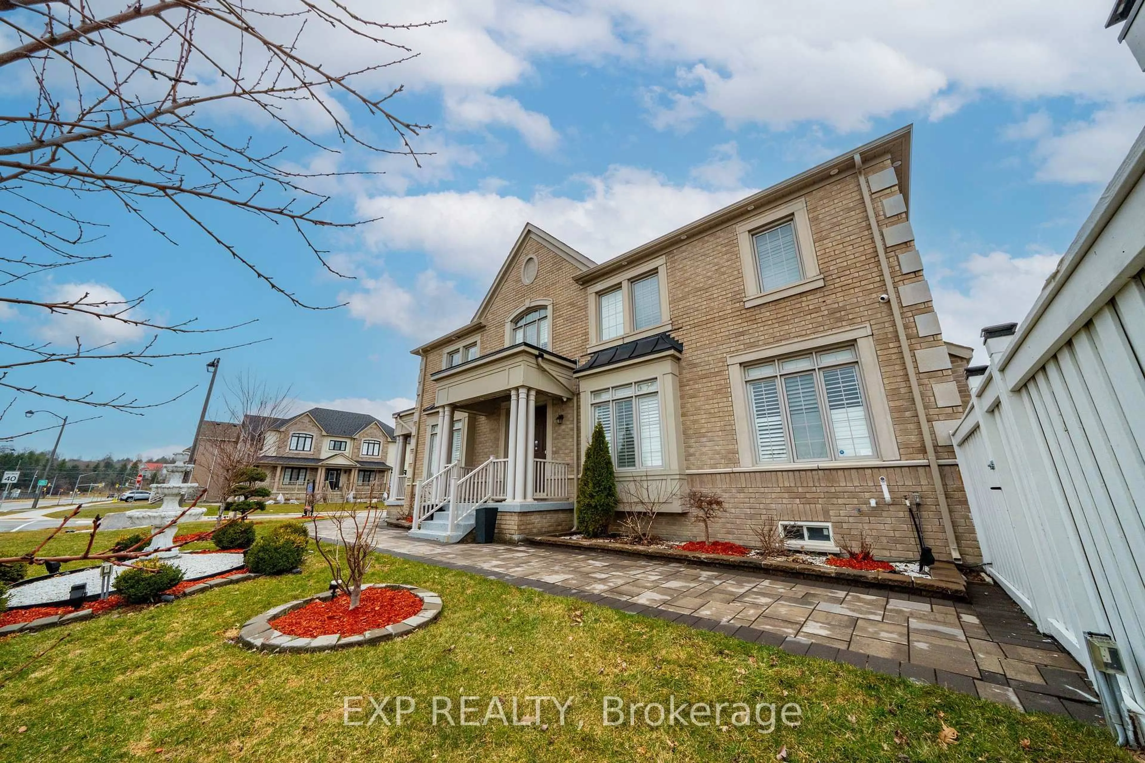 Unknown for 2 Tesla Cres, East Gwillimbury Ontario L9N 0T3