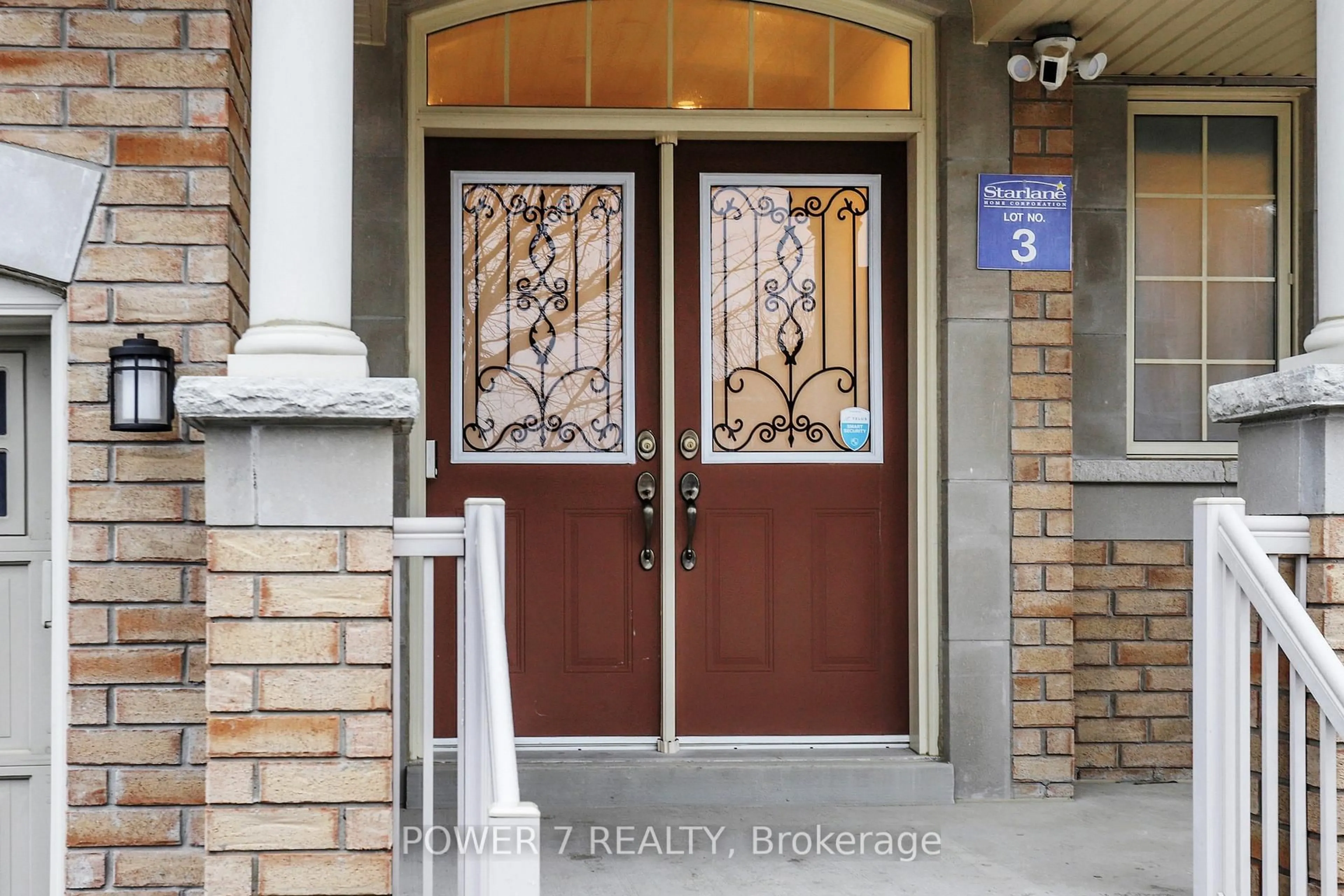 Indoor entryway for 1276 Shortreed Terr, Newmarket Ontario L3X 0C9