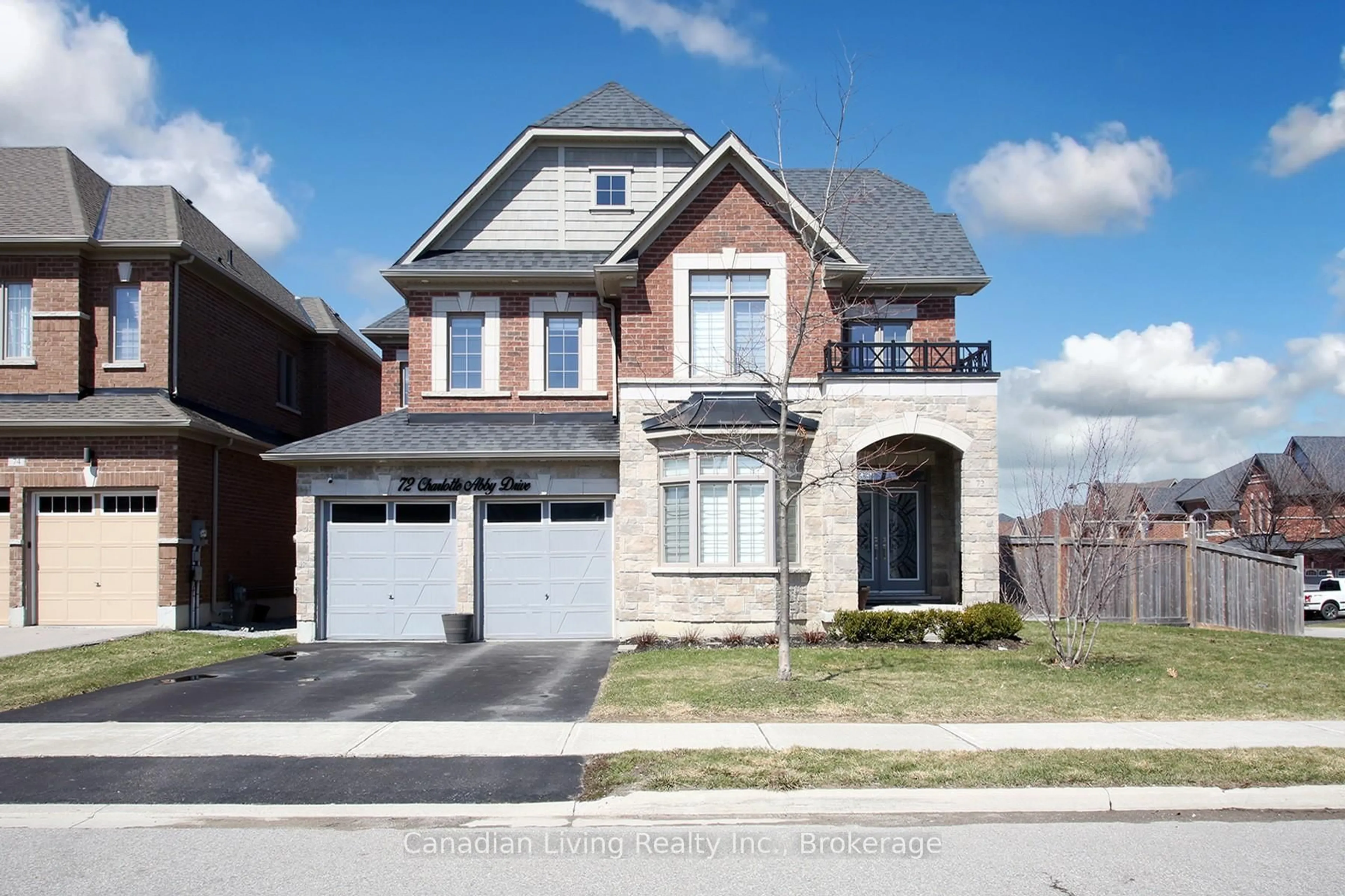 Home with brick exterior material, street for 72 Charlotte Abby Dr, East Gwillimbury Ontario L9N 0S9