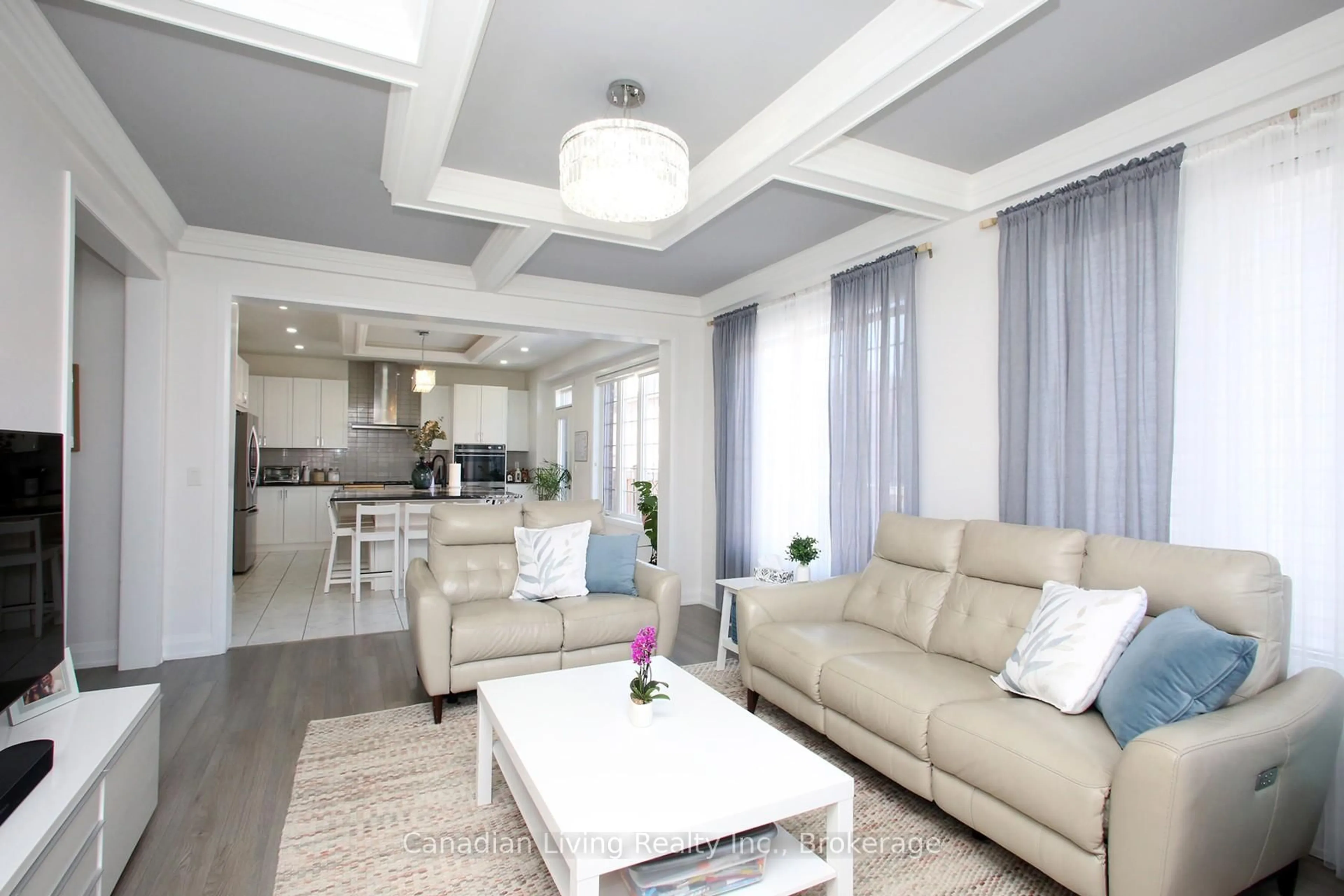 Living room with furniture, unknown for 72 Charlotte Abby Dr, East Gwillimbury Ontario L9N 0S9