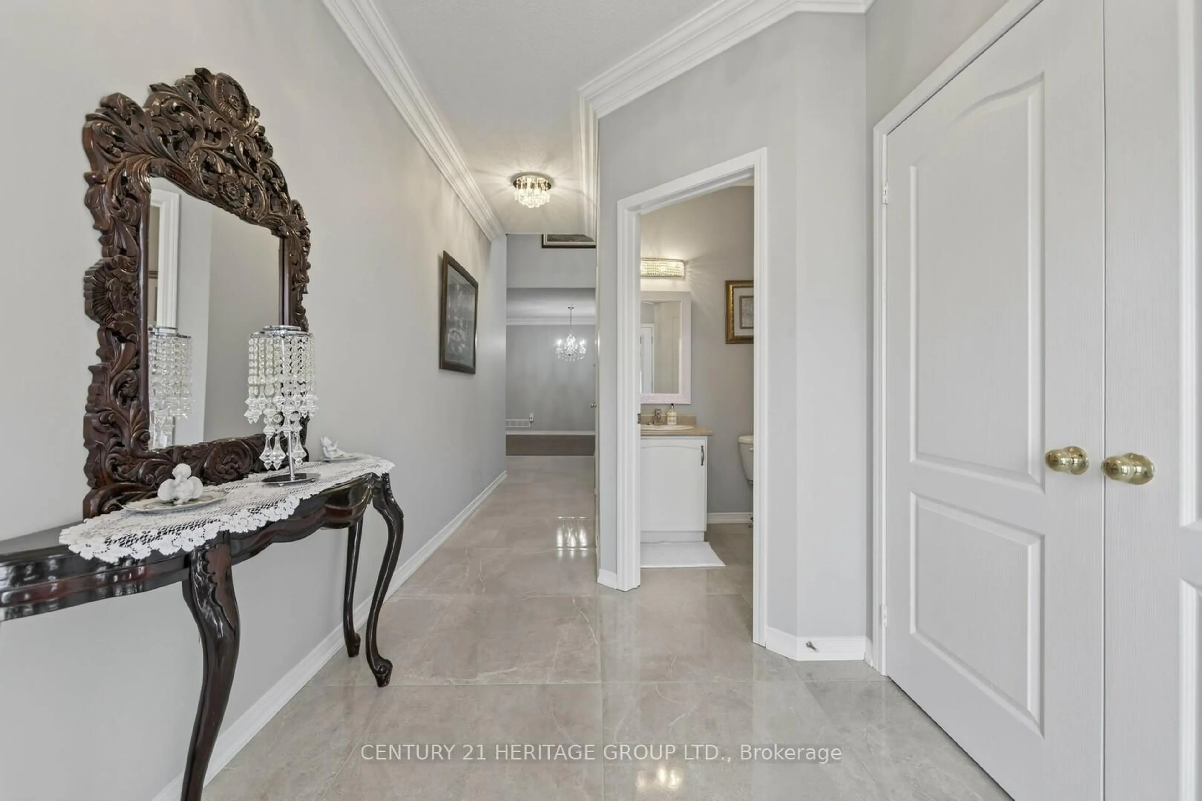 Indoor entryway for 154 Richardson Cres, Bradford West Gwillimbury Ontario L3Z 0N5