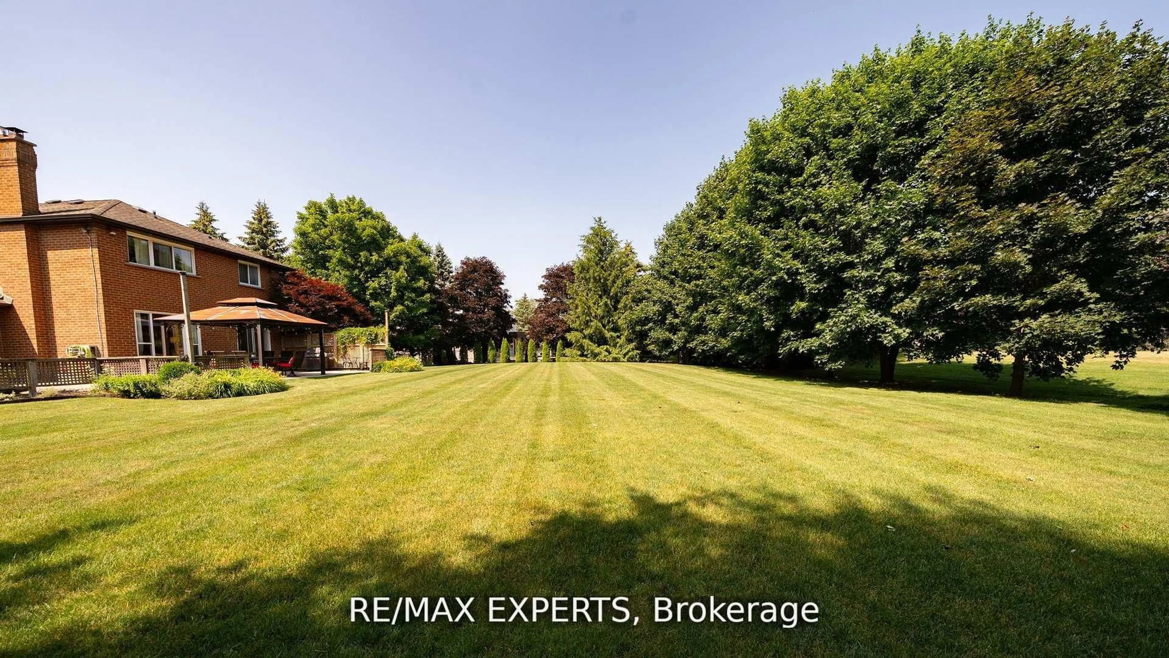 A pic from outside/outdoor area/front of a property/back of a property/a pic from drone, street for 10 Kehoe Crt, King Ontario L0G 1N0