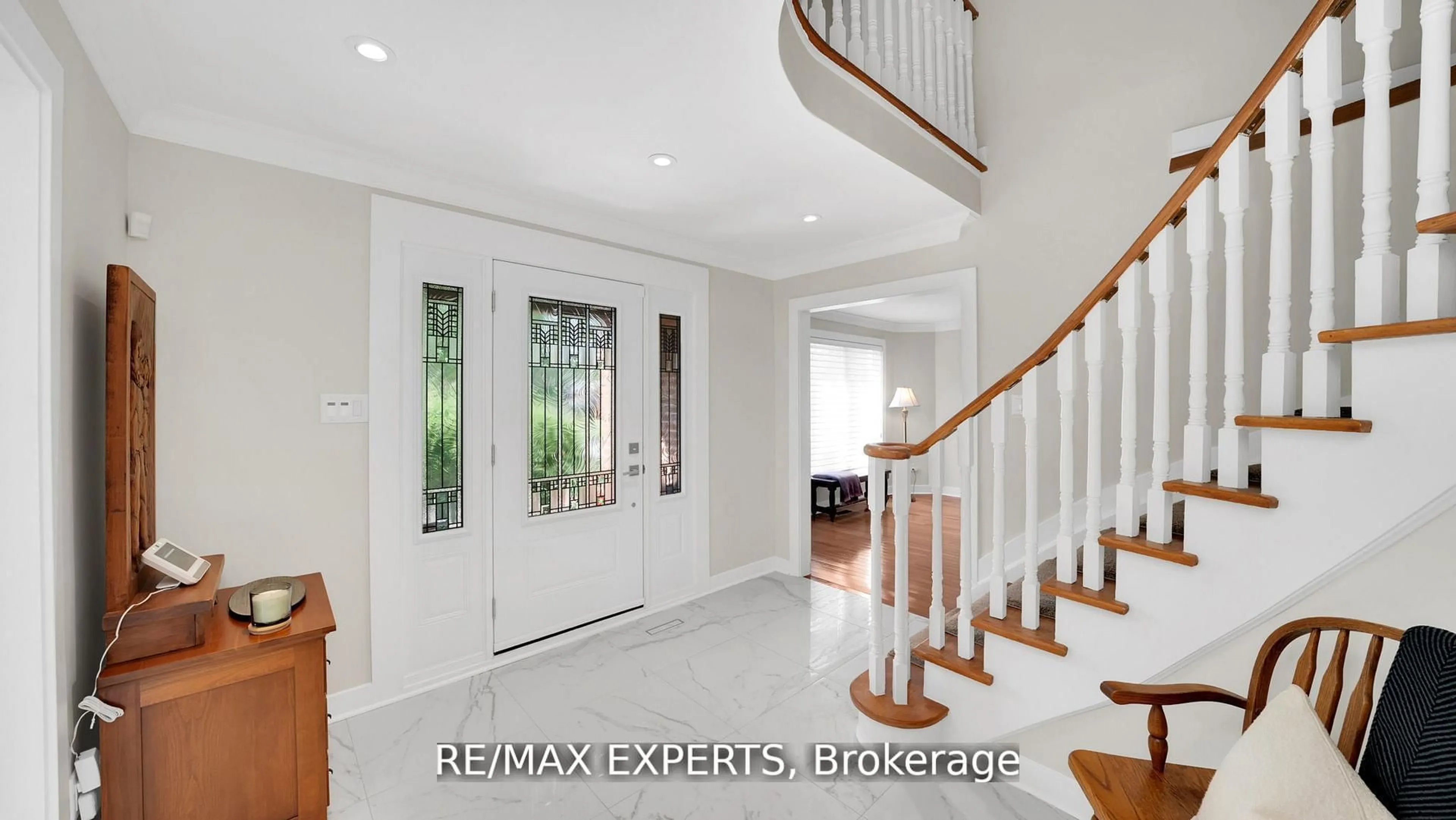 Indoor entryway for 10 Kehoe Crt, King Ontario L0G 1N0