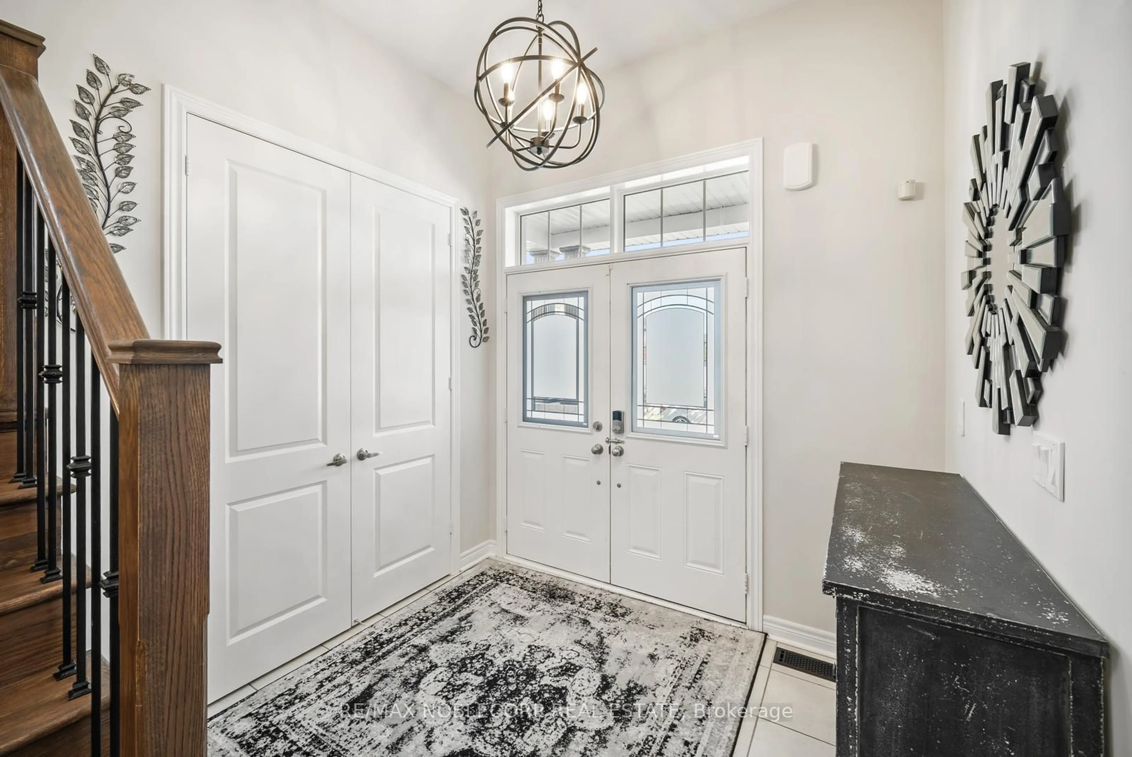 Indoor entryway for 68 Inverness Way, Bradford West Gwillimbury Ontario L3Z 0W5