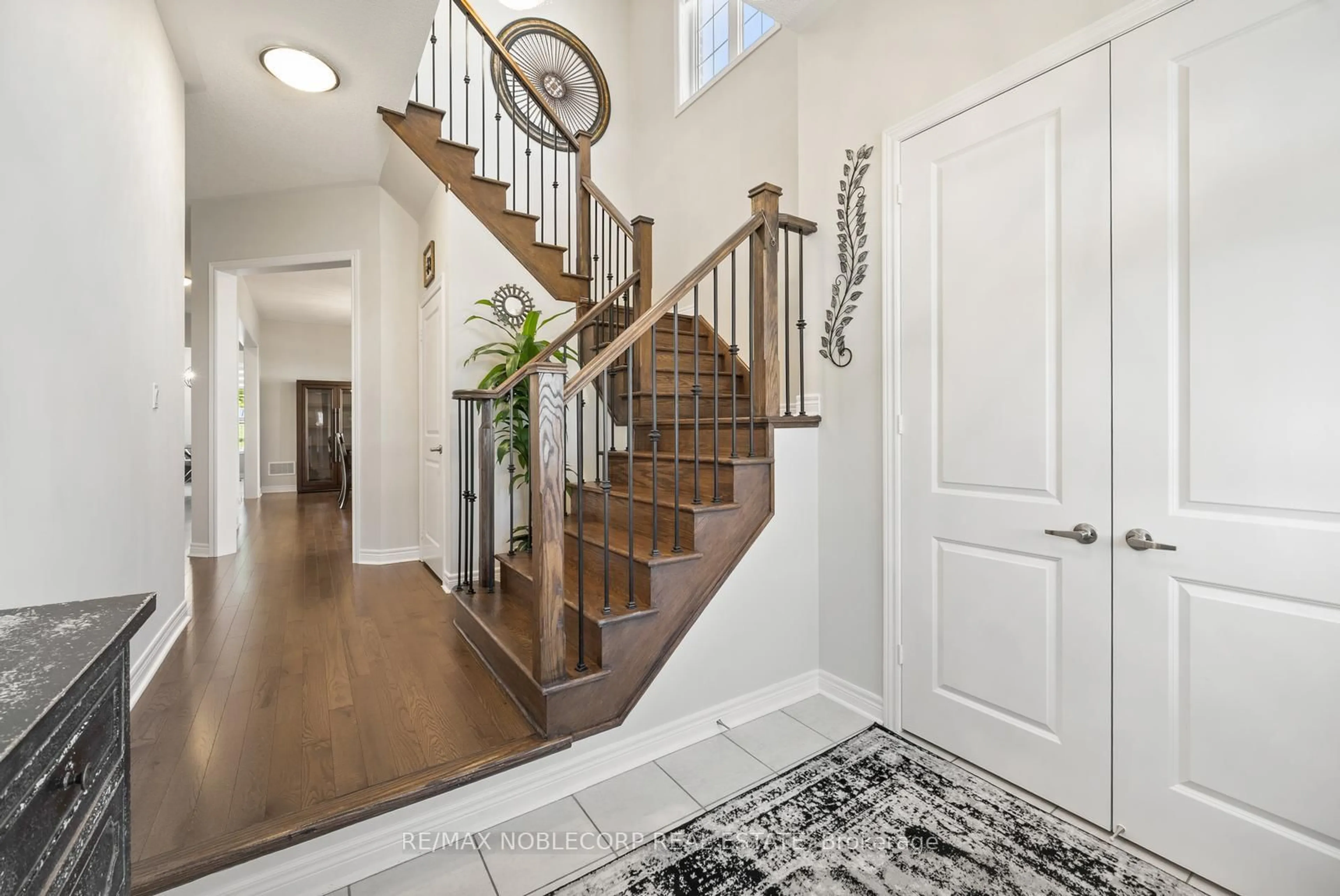 Indoor entryway for 68 Inverness Way, Bradford West Gwillimbury Ontario L3Z 0W5